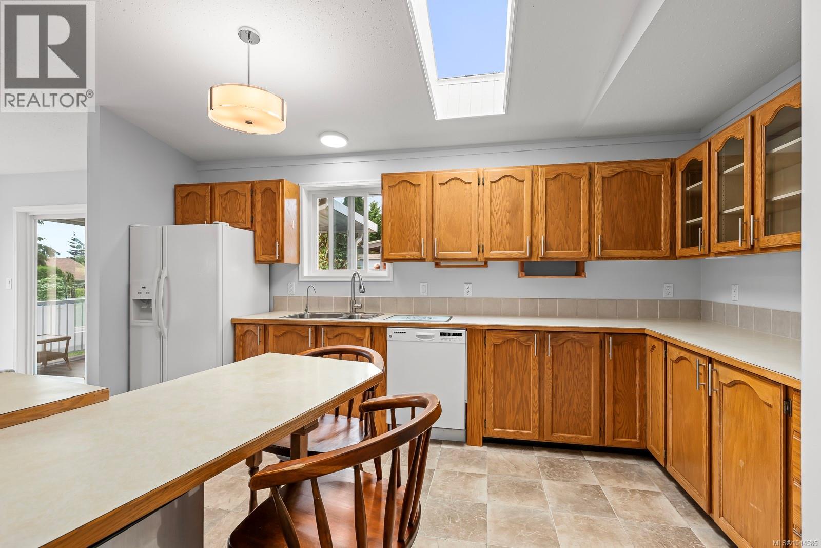 2233 6th St E - 6
