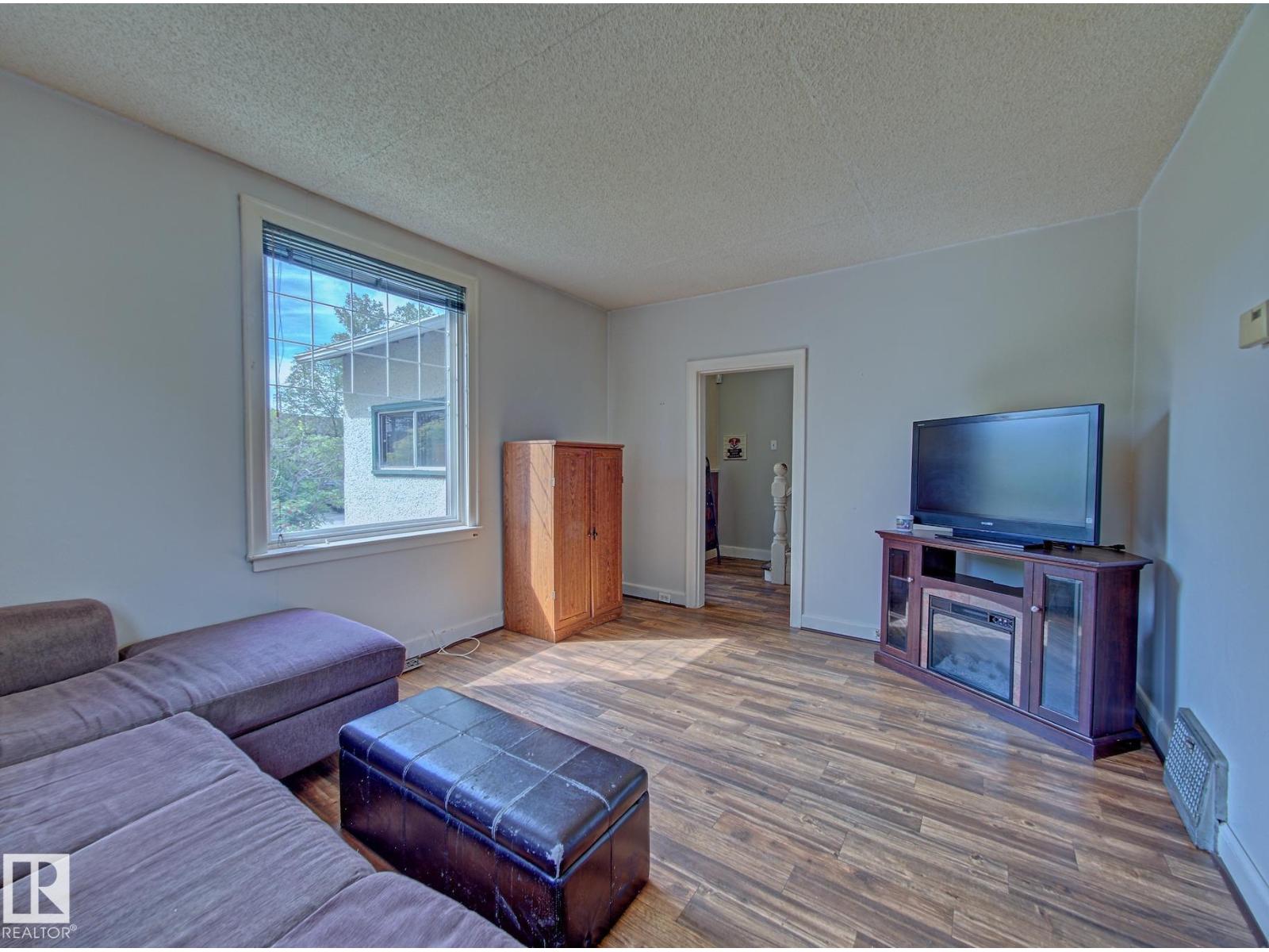 5414 52 AV - Image 10