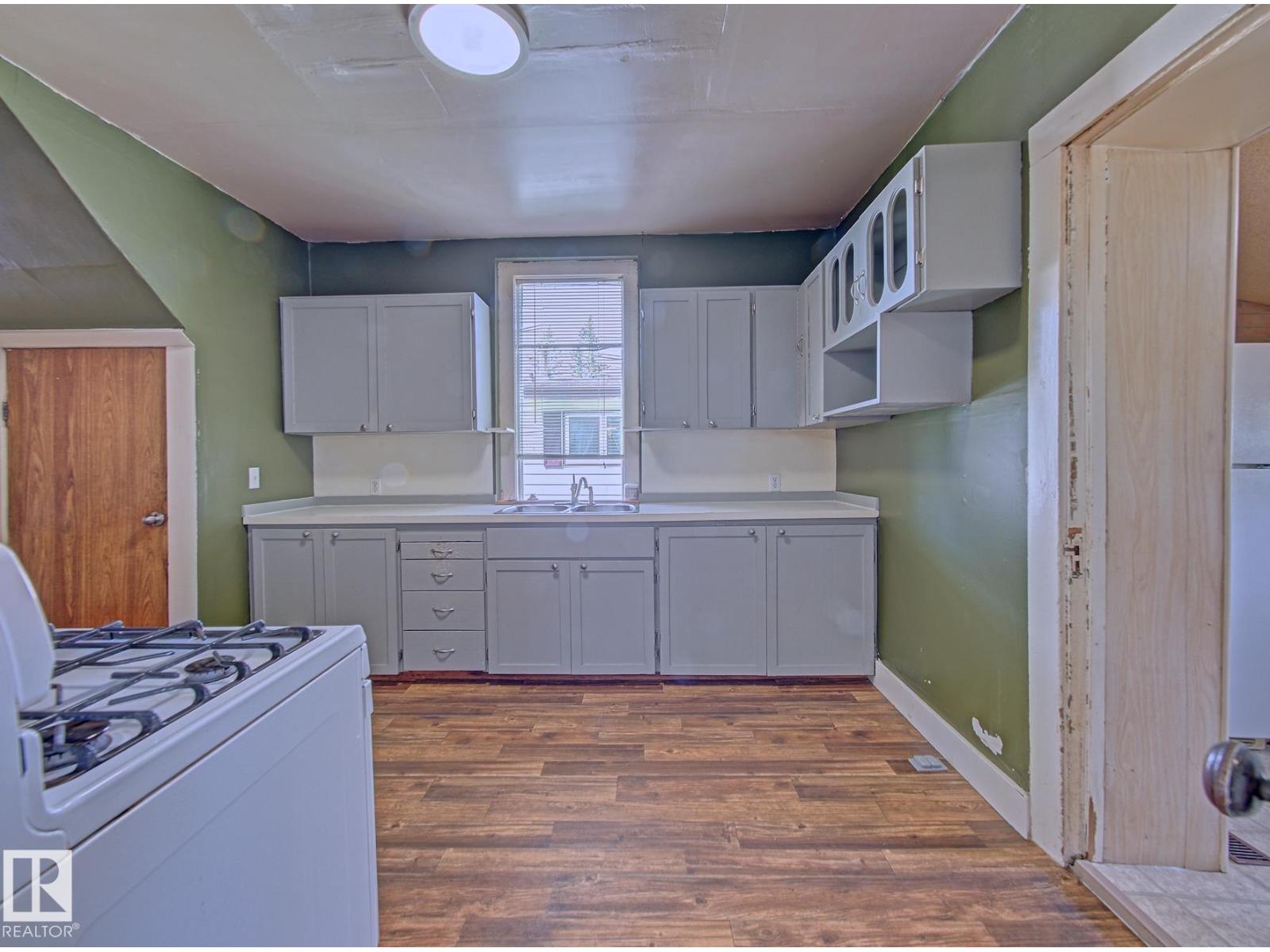 5414 52 AV - Image 16
