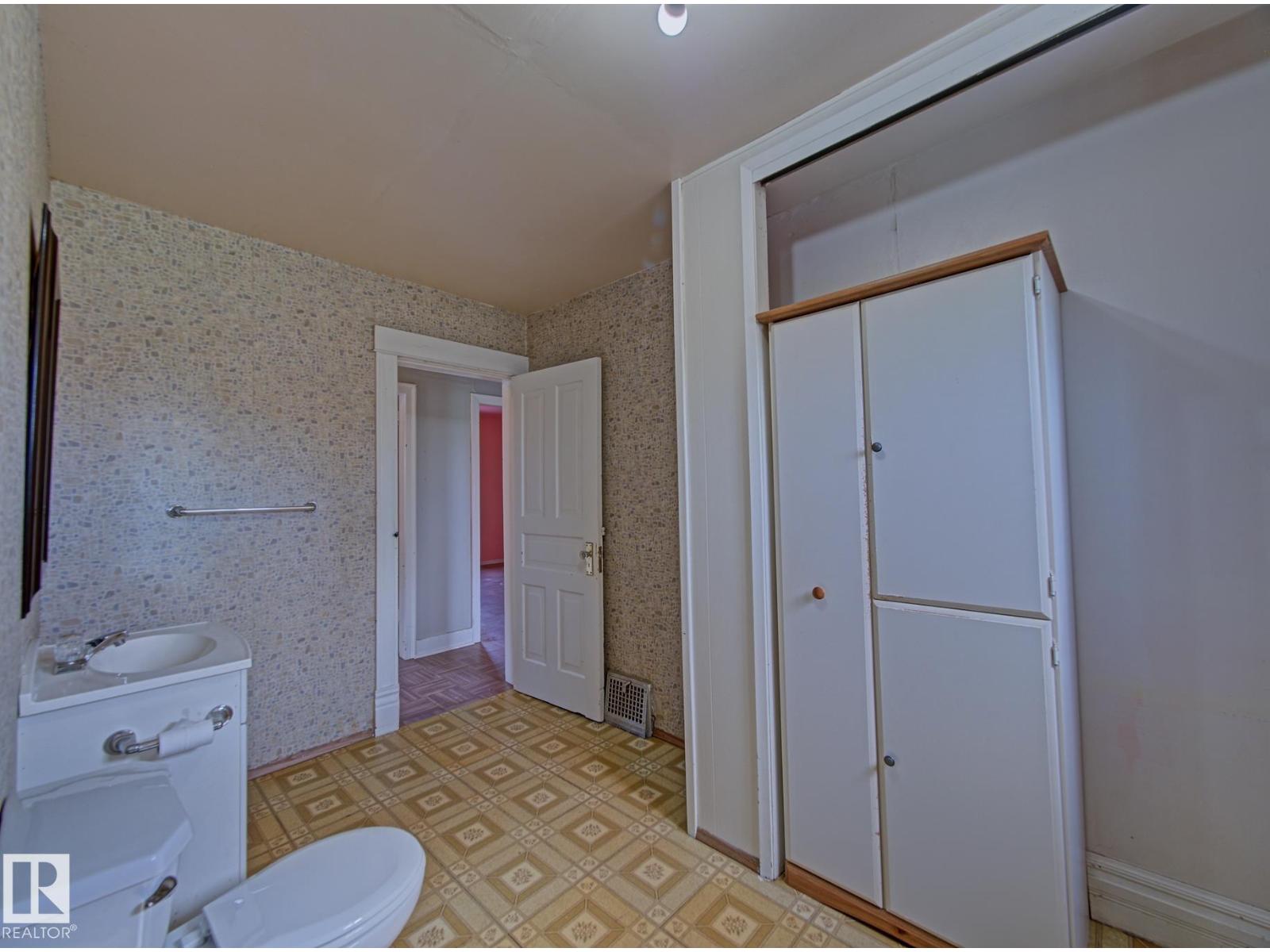 5414 52 AV - Image 29