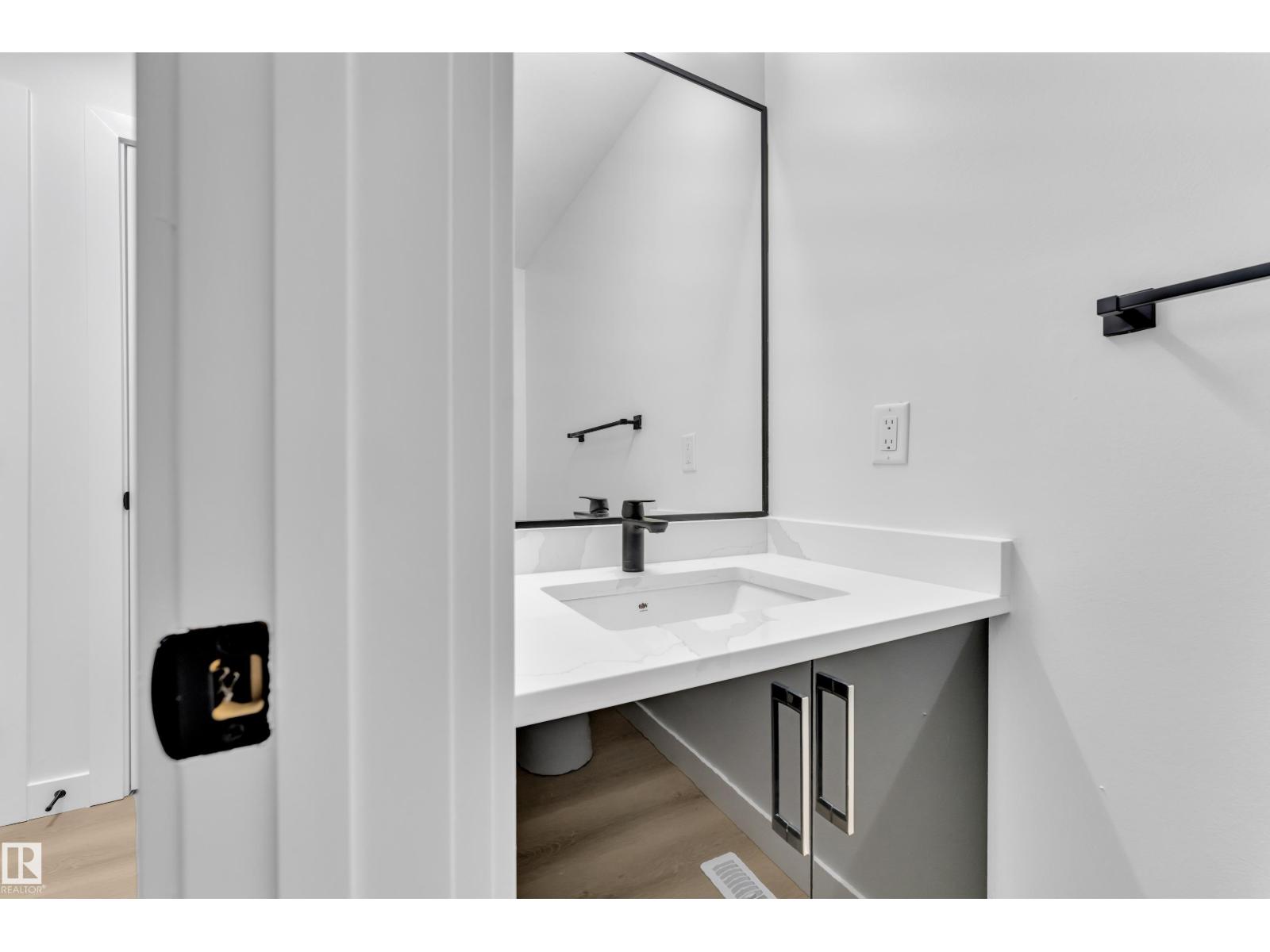 11615 24 AV NW - 20