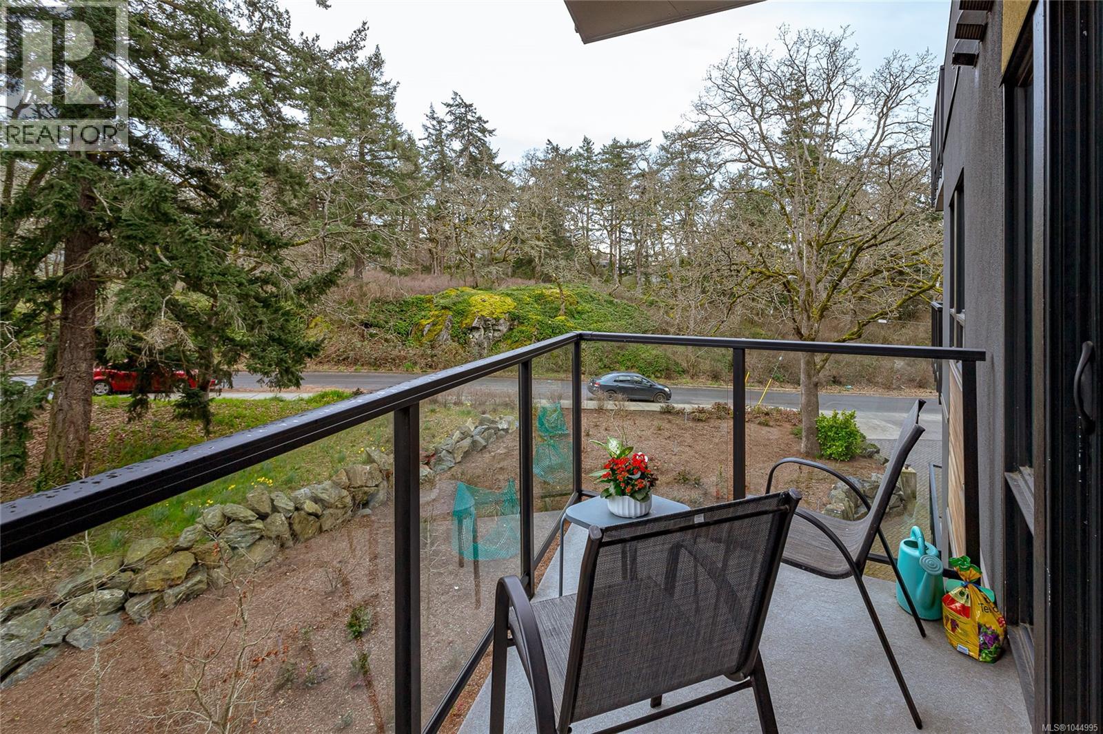 312 991 McKenzie Avenue, Saanich