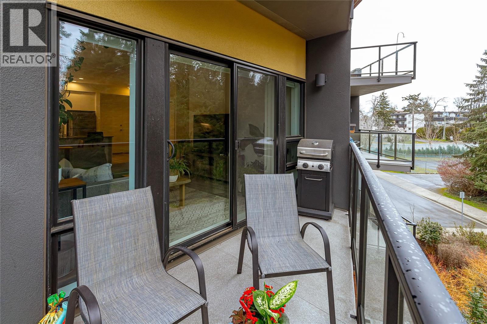 312 991 McKenzie Avenue, Saanich