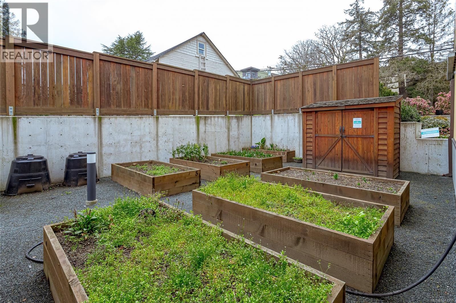 312 991 McKenzie Avenue, Saanich