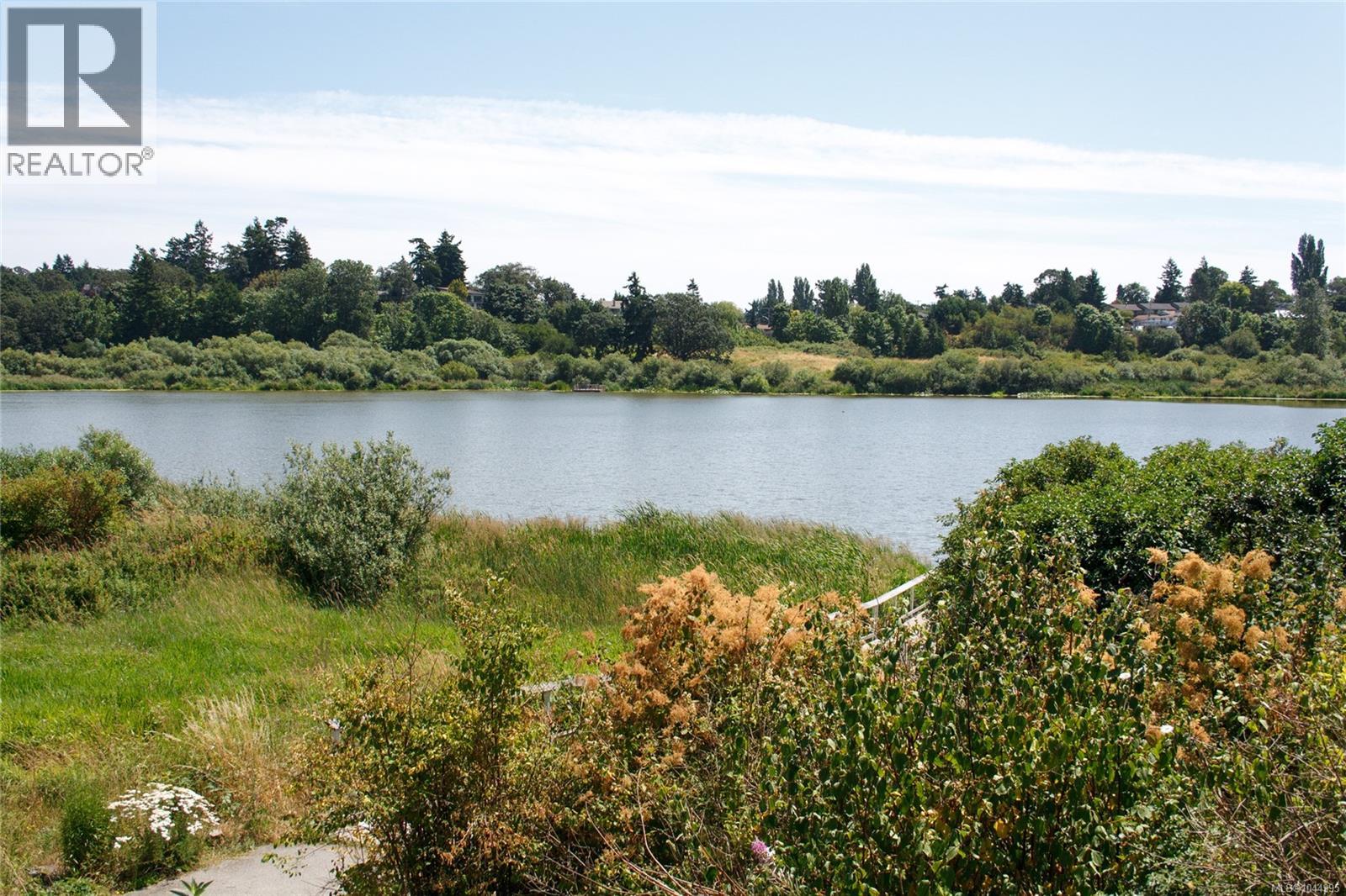 312 991 McKenzie Avenue, Saanich
