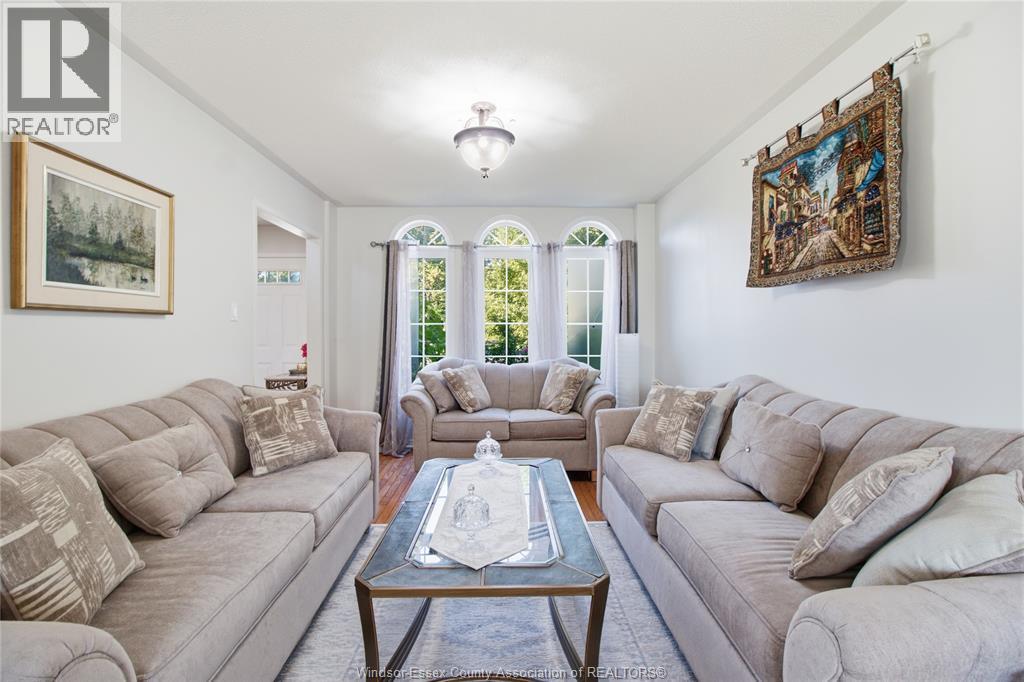 936 NORTH TALBOT ROAD - 5