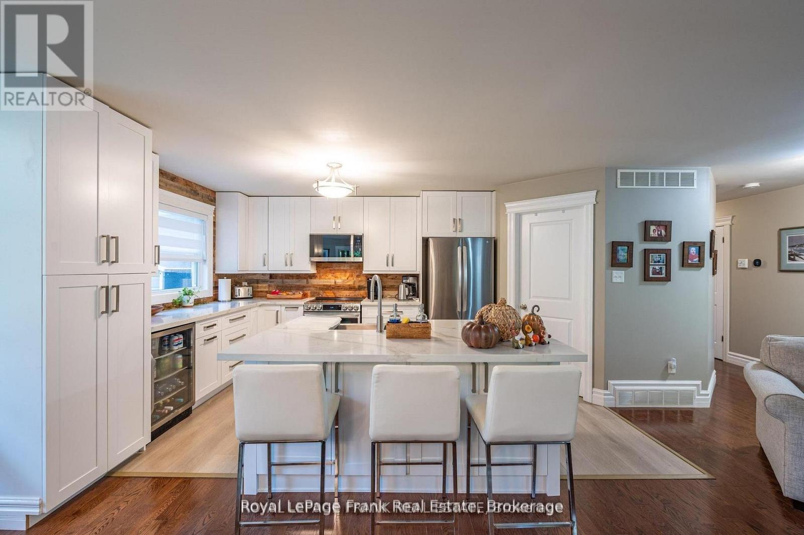 25 LAKELAND AVENUE - 10