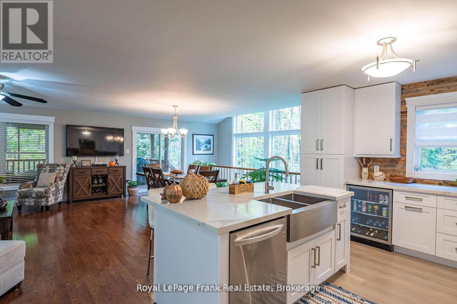 25 LAKELAND AVENUE - Image 12