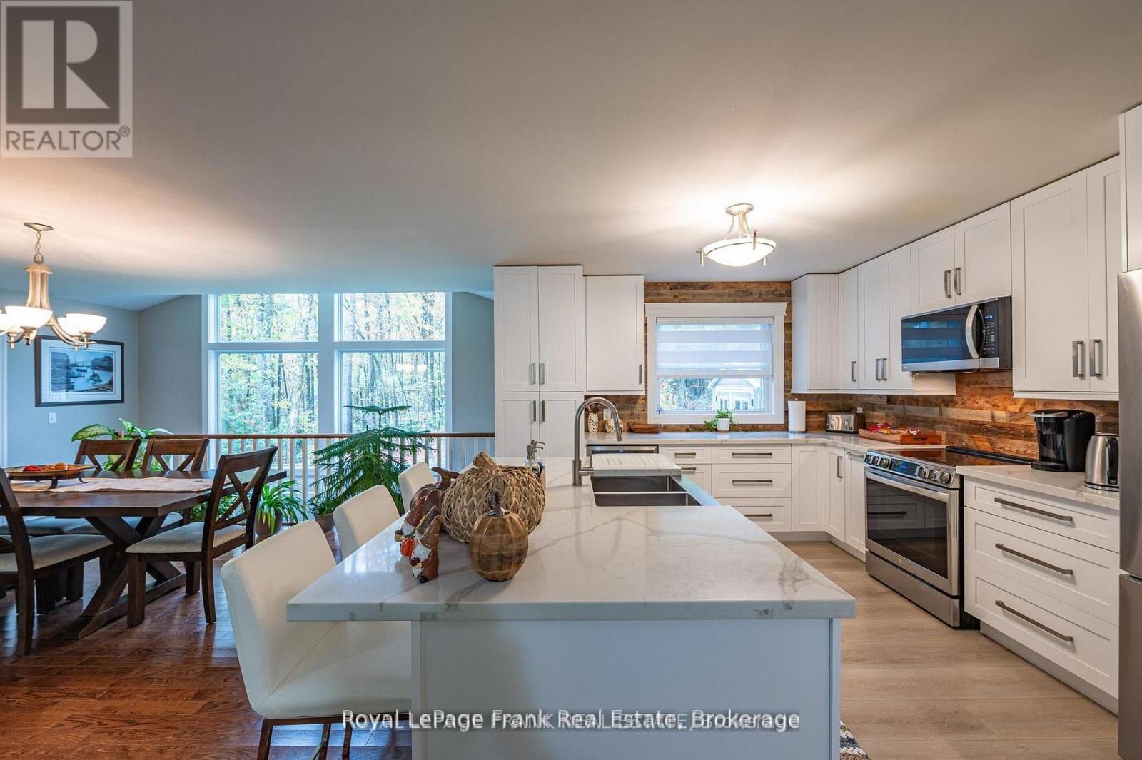 25 LAKELAND AVENUE - Image 13