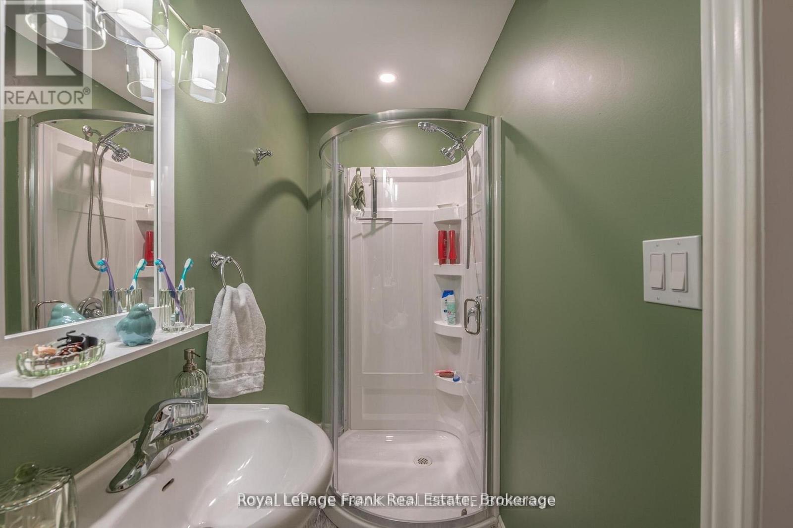 25 LAKELAND AVENUE - Image 28