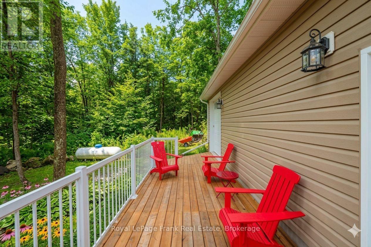25 LAKELAND AVENUE - Image 34