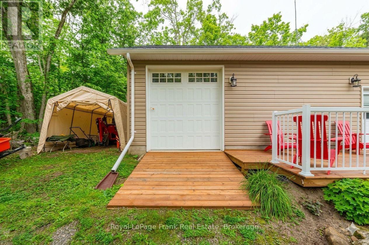 25 LAKELAND AVENUE - 36