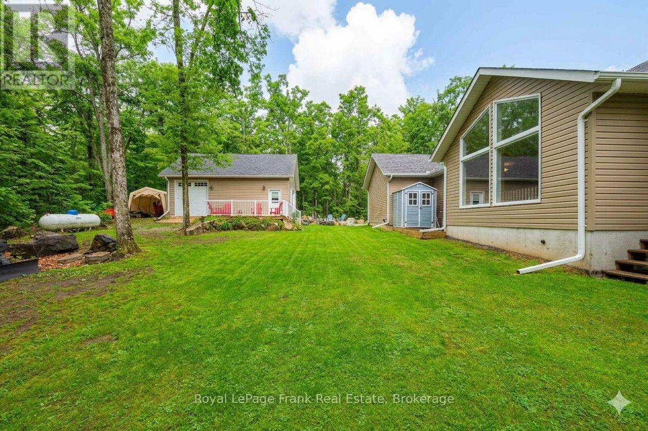 25 LAKELAND AVENUE - 45
