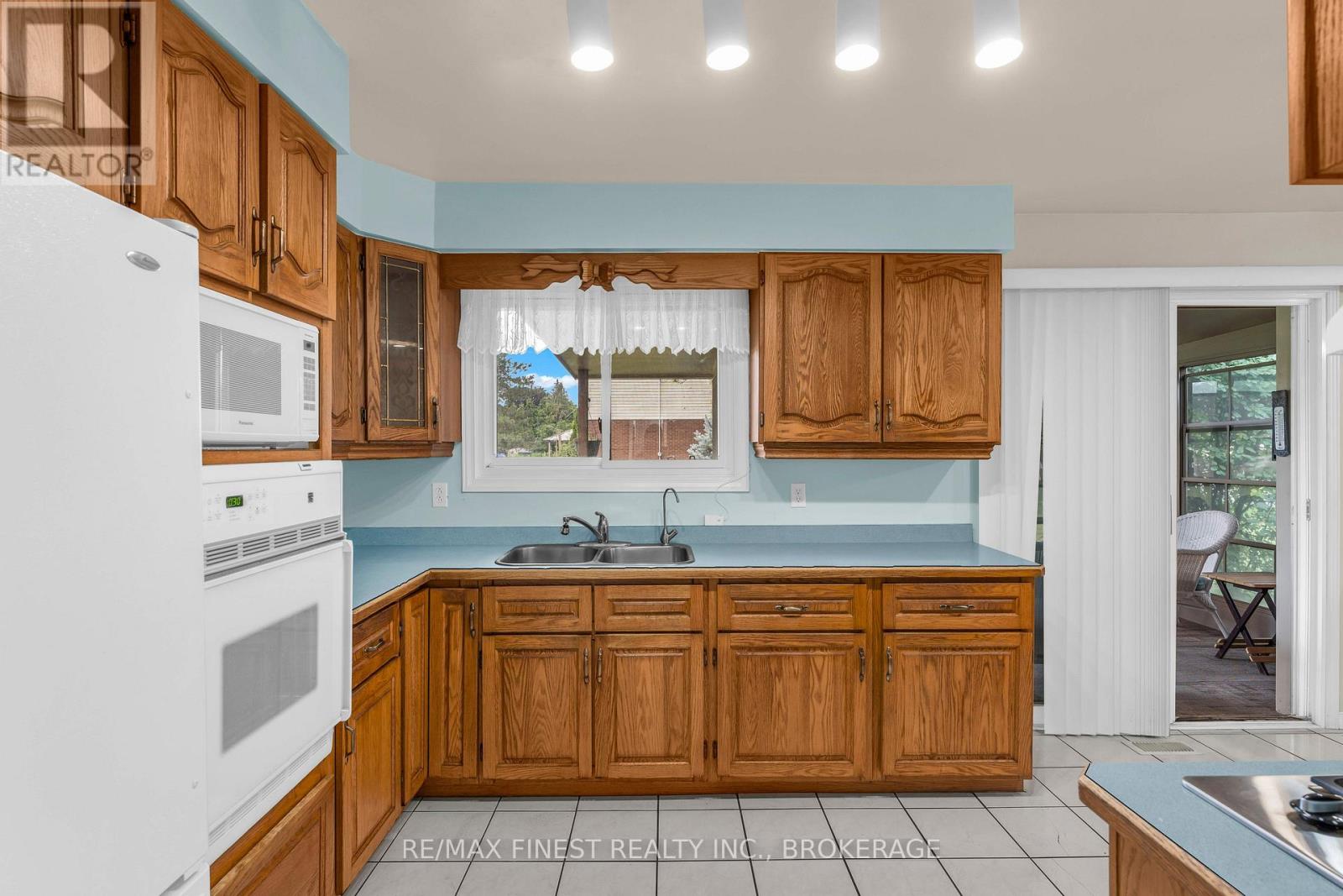 21 GREENFIELD PARK - Image 13