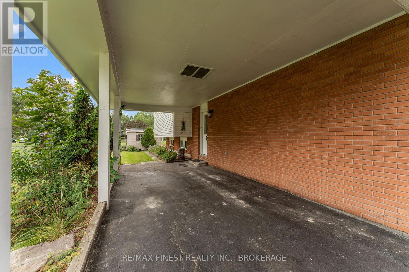 21 GREENFIELD PARK - 32