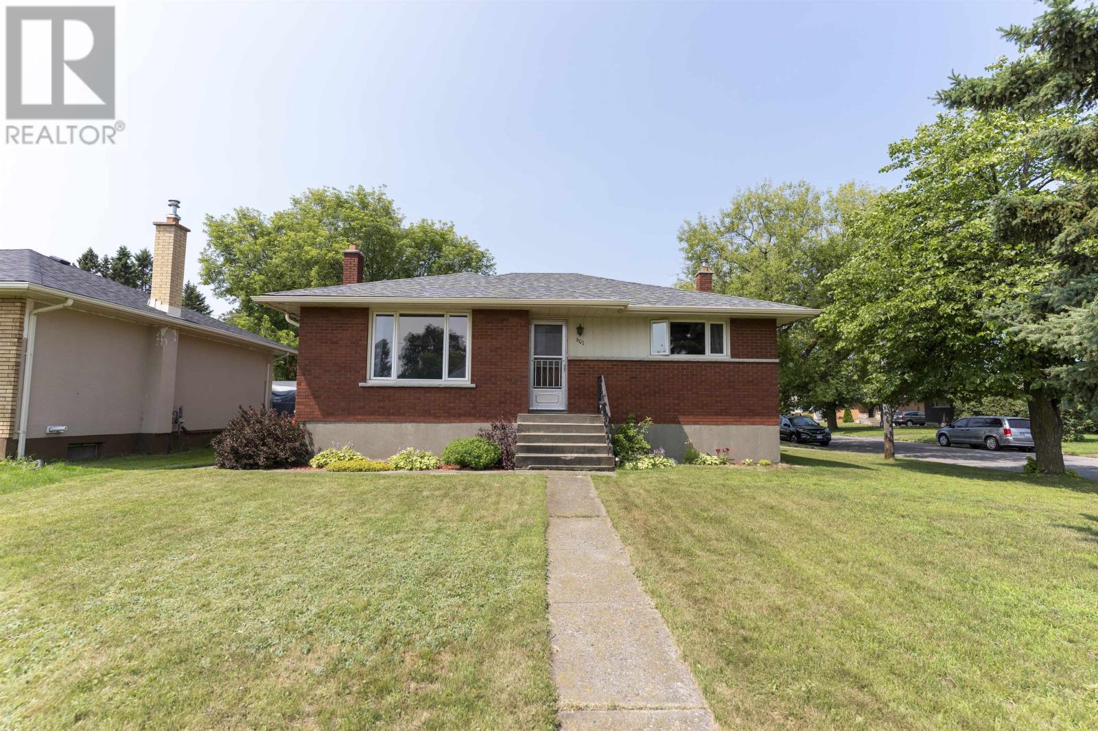 601 Edward ST S, Thunder Bay — photo 2