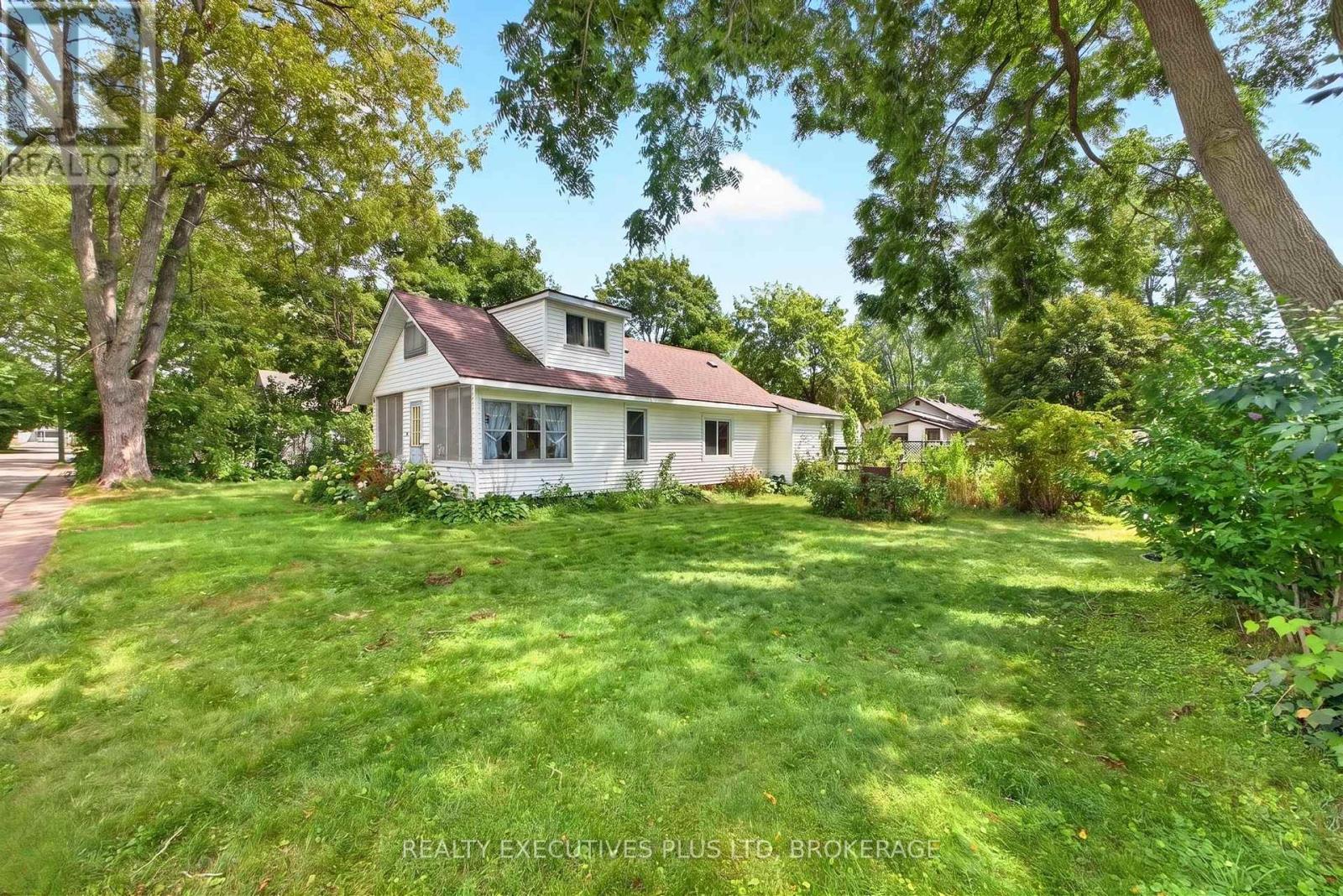 3907 ALEXANDRA ROAD - 2