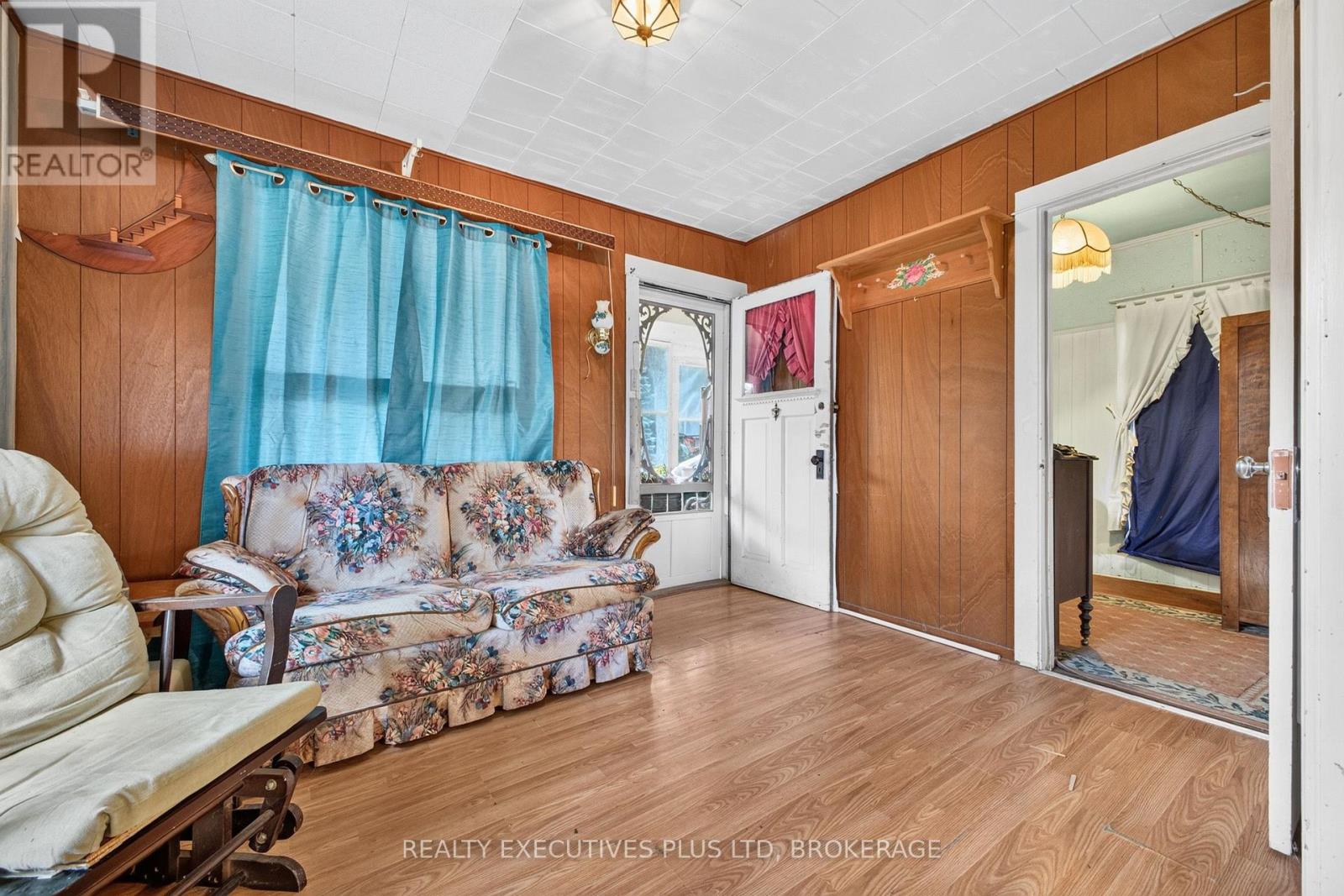 3907 ALEXANDRA ROAD - 6