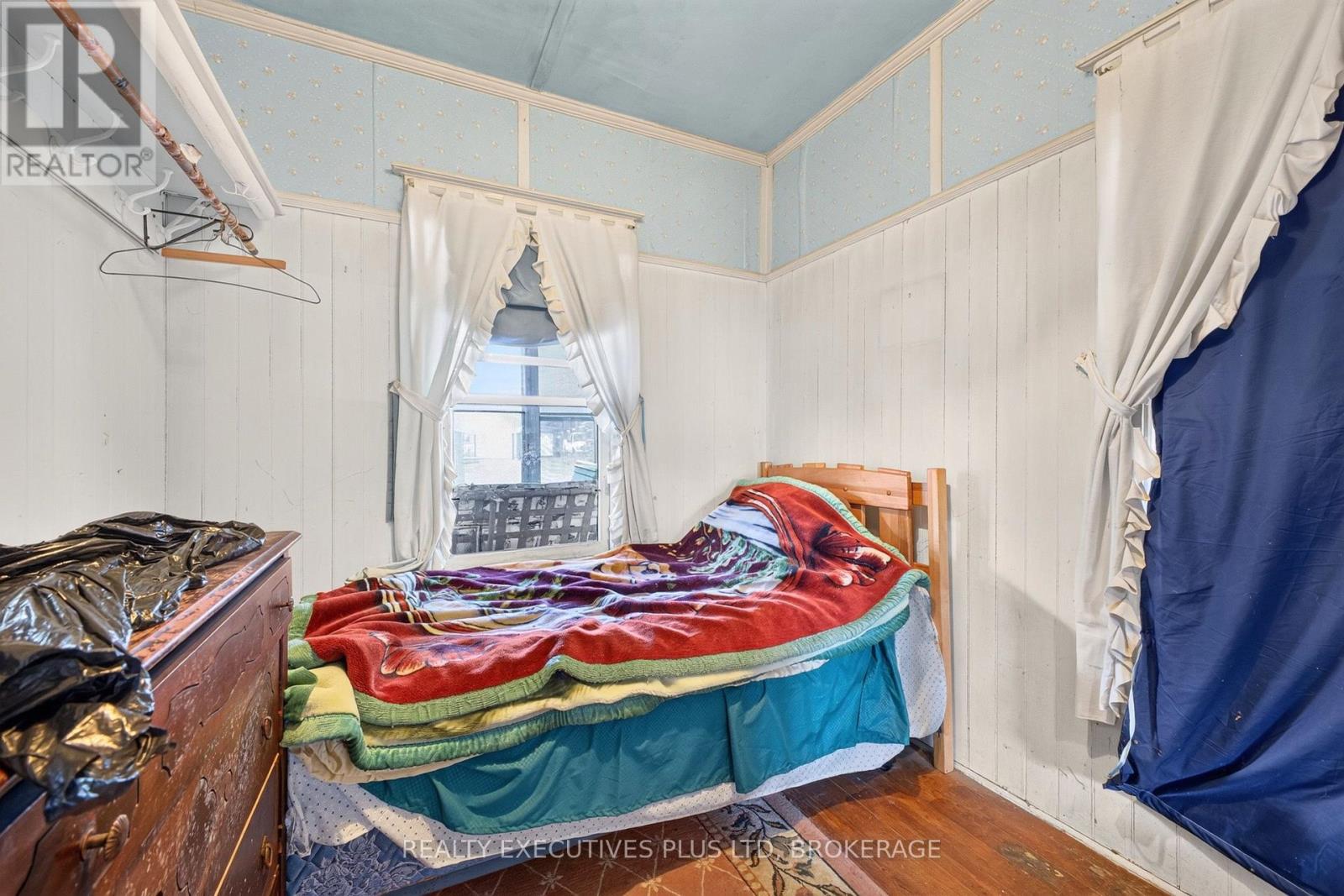 3907 ALEXANDRA ROAD - 8