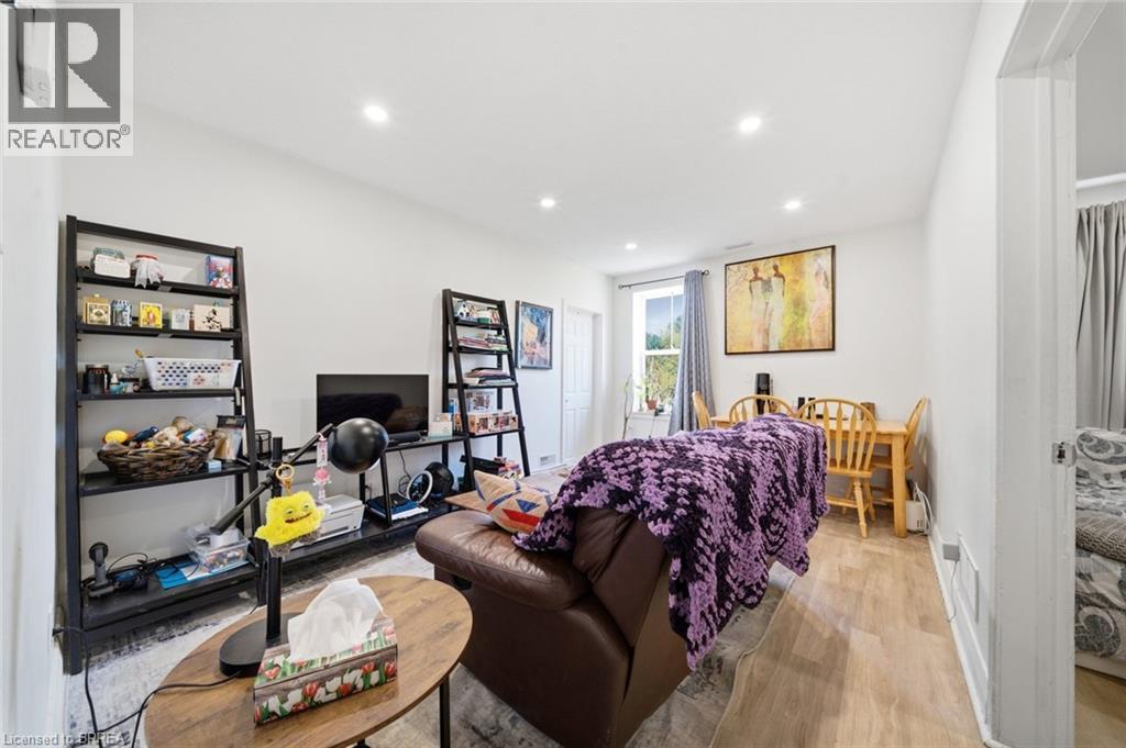 8 RUSSELL Street - 21