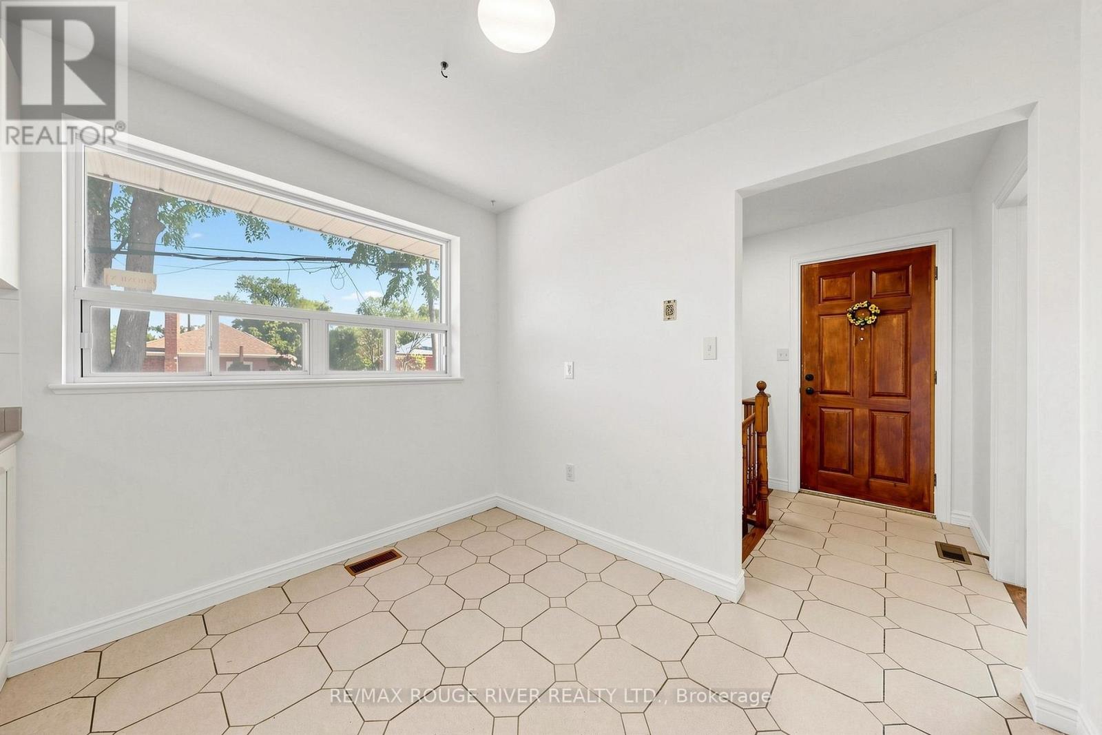 38 LOMBARDY CRESCENT - 13