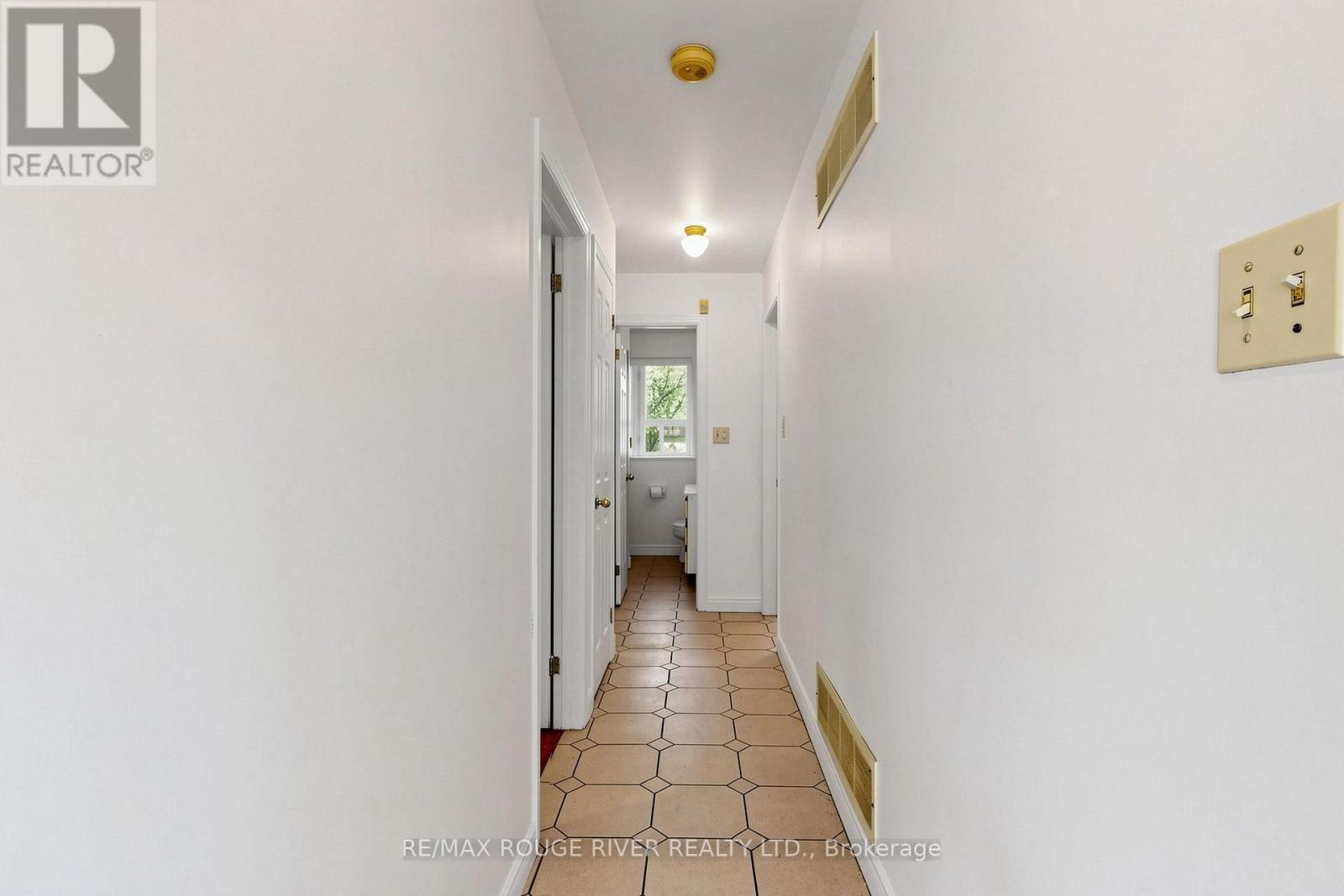 38 LOMBARDY CRESCENT - 14