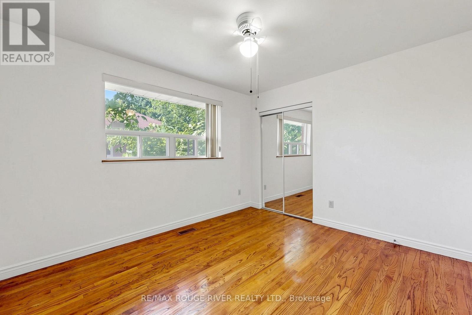 38 LOMBARDY CRESCENT - 15