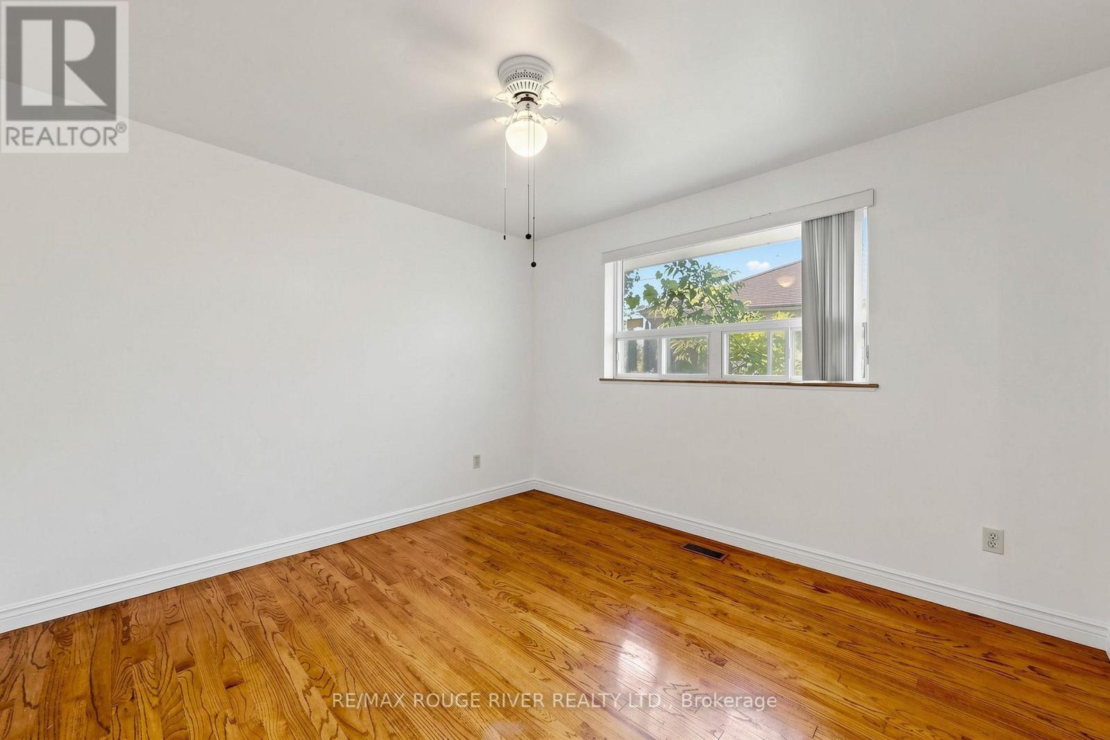 38 LOMBARDY CRESCENT - 16