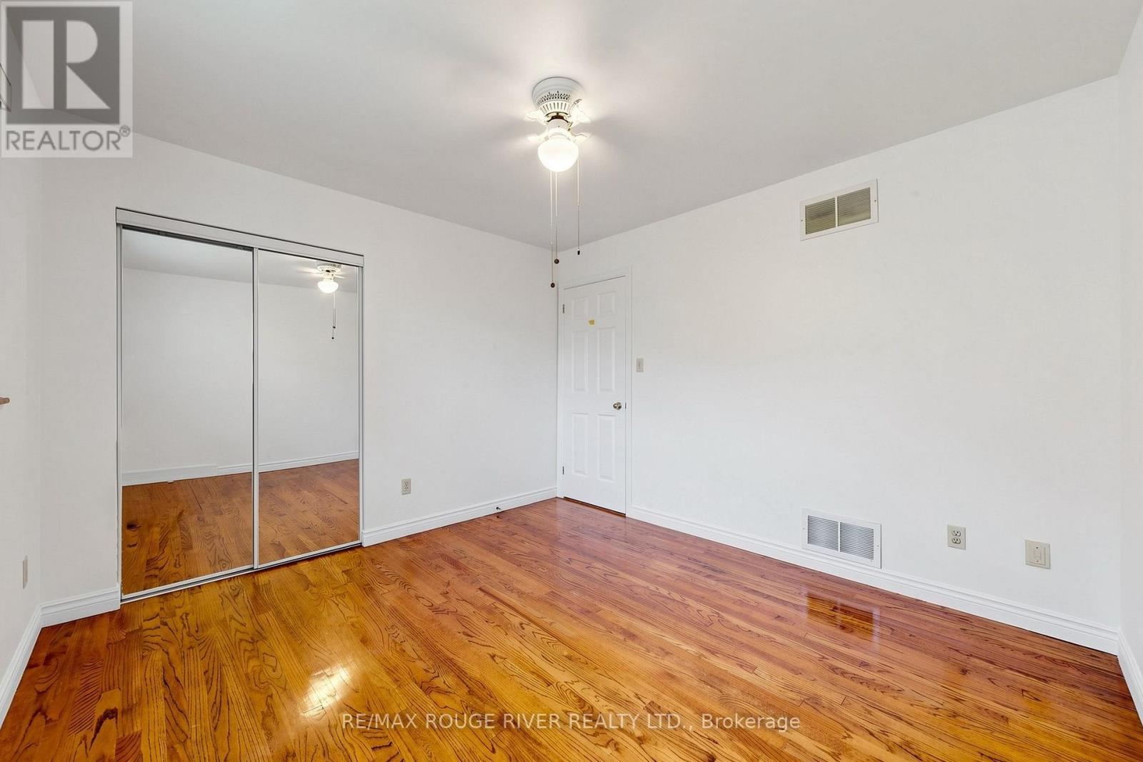 38 LOMBARDY CRESCENT - 17