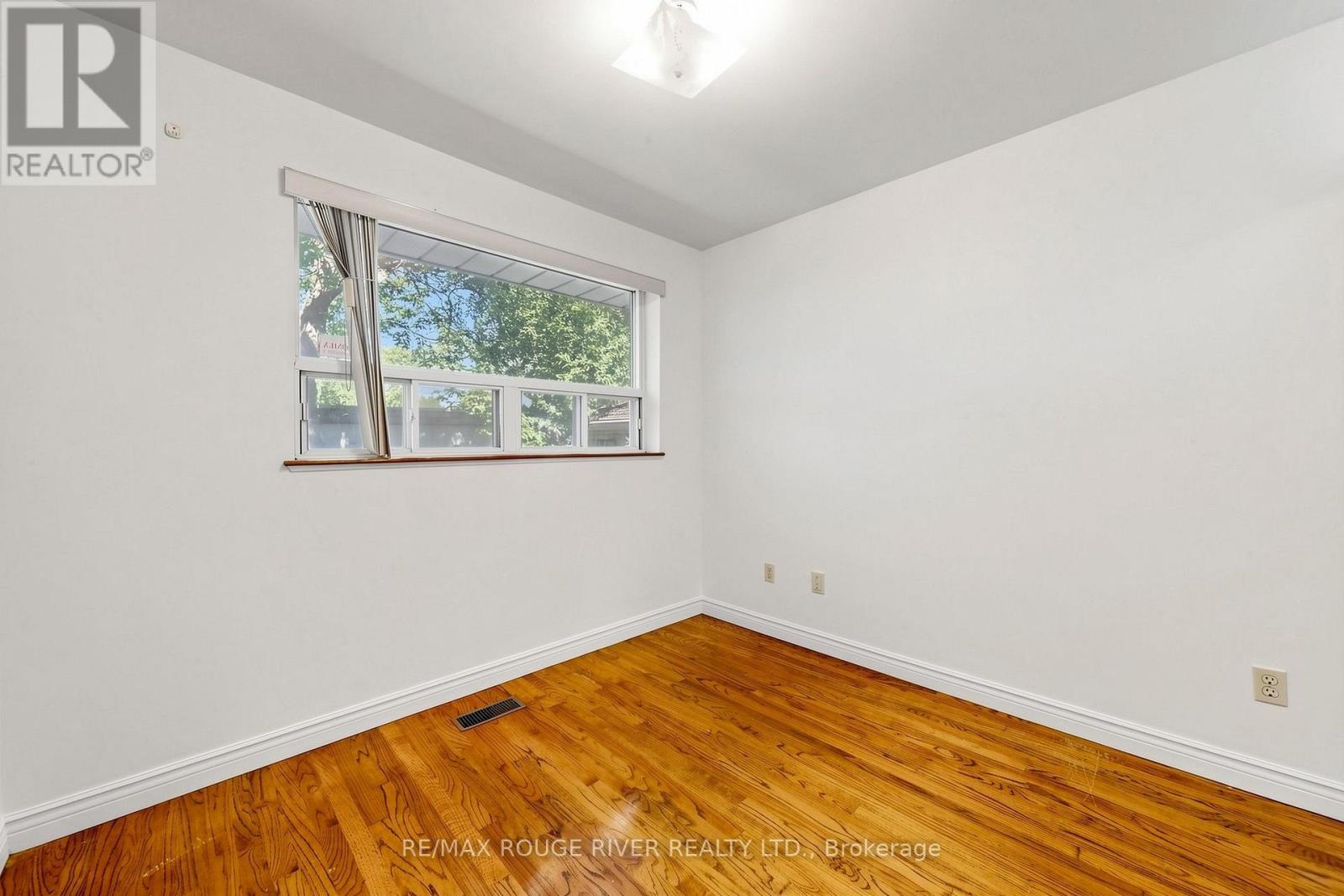 38 LOMBARDY CRESCENT - 18