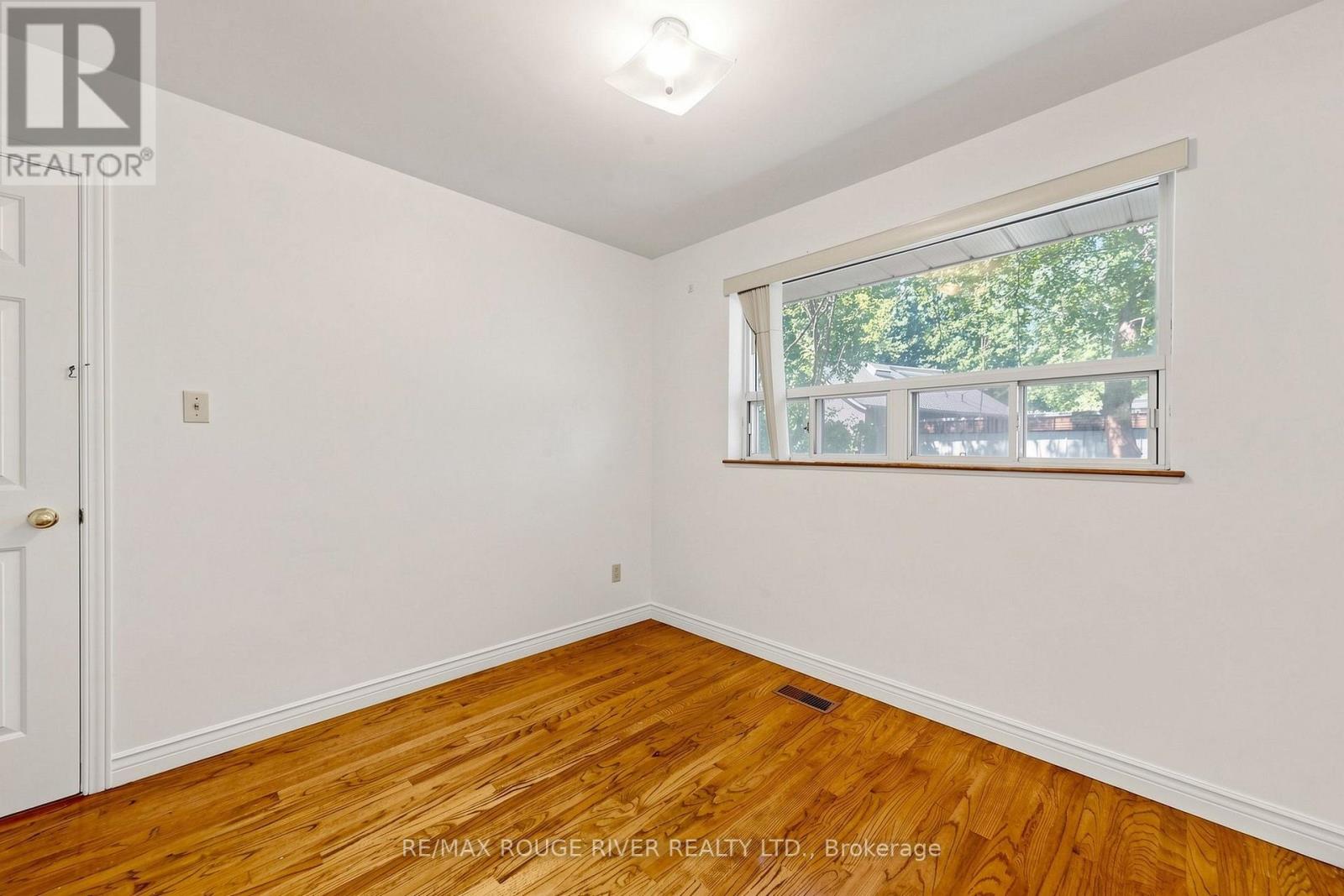 38 LOMBARDY CRESCENT - 19
