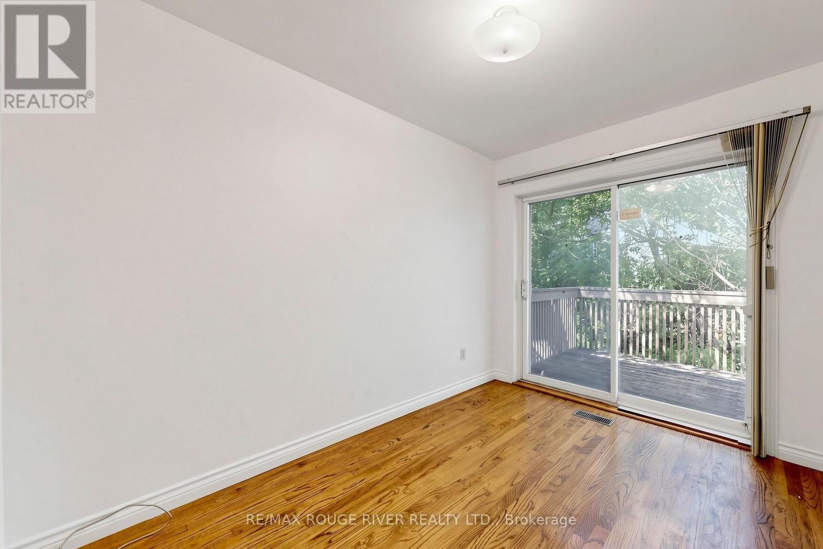 38 LOMBARDY CRESCENT - 21