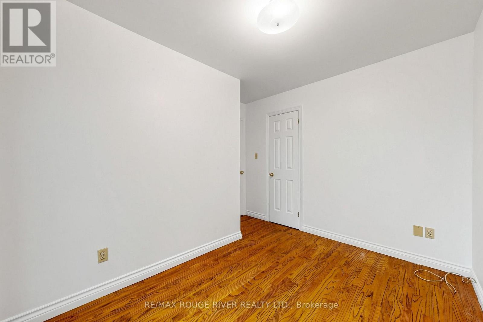 38 LOMBARDY CRESCENT - 23