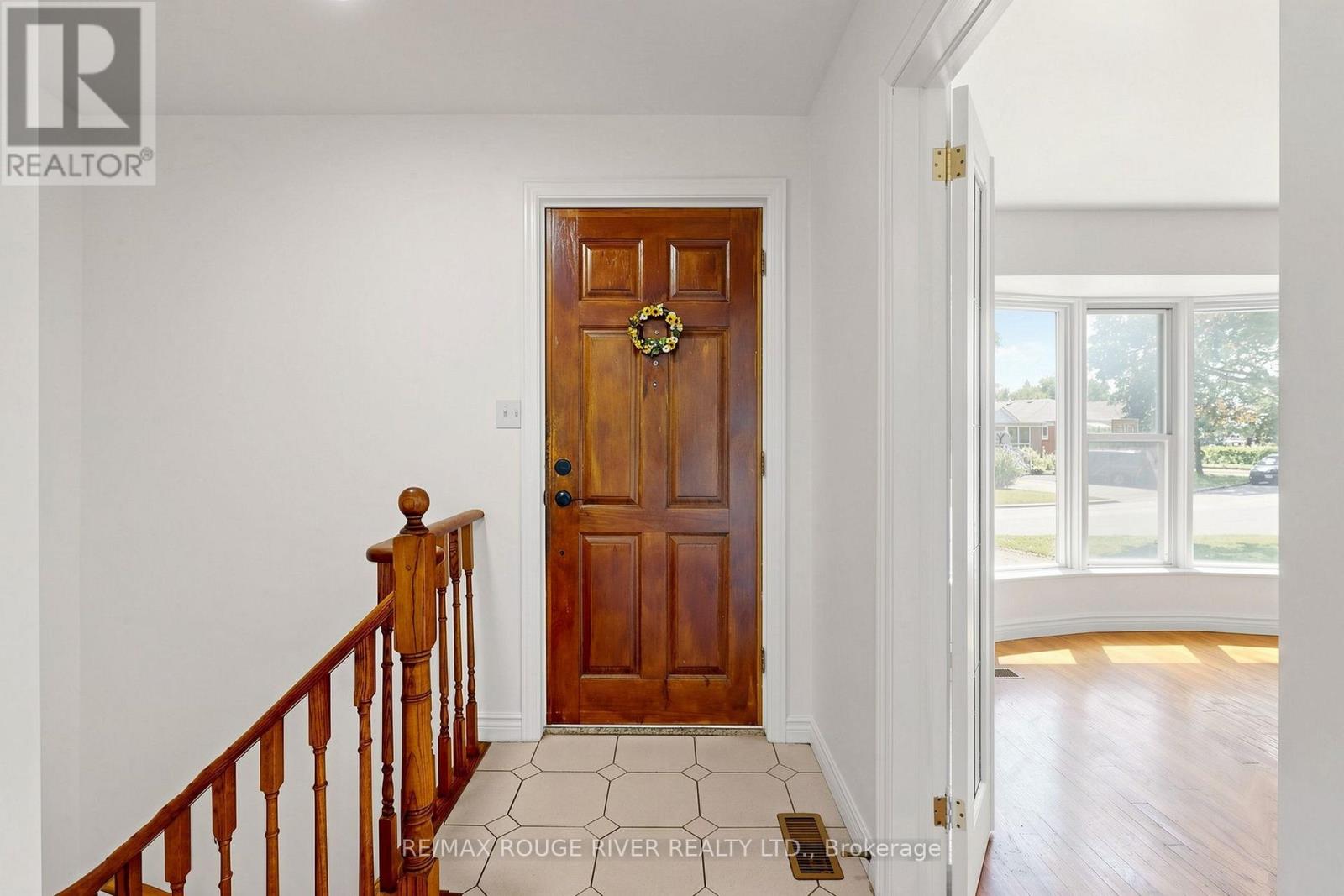38 LOMBARDY CRESCENT - 26