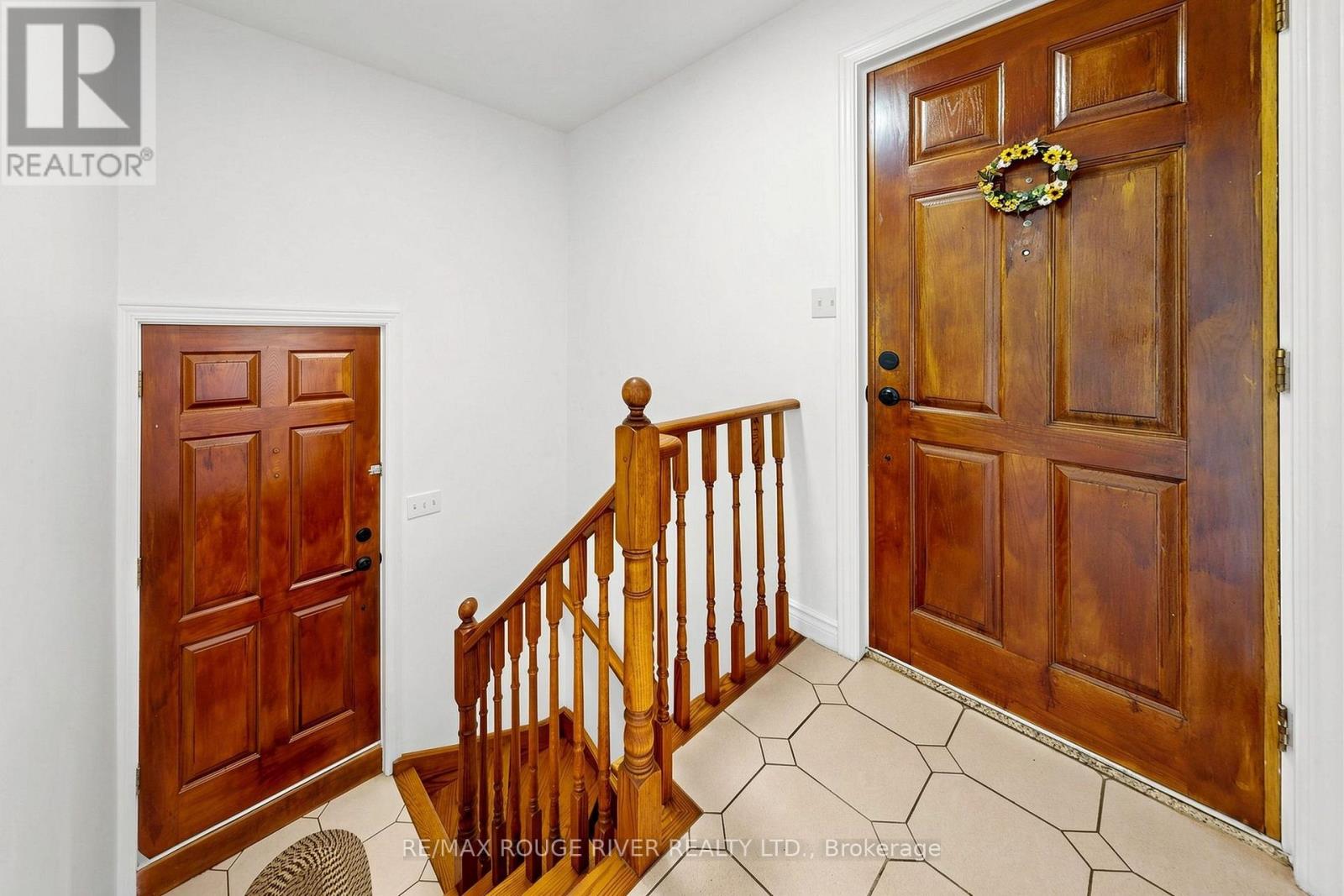 38 LOMBARDY CRESCENT - 27