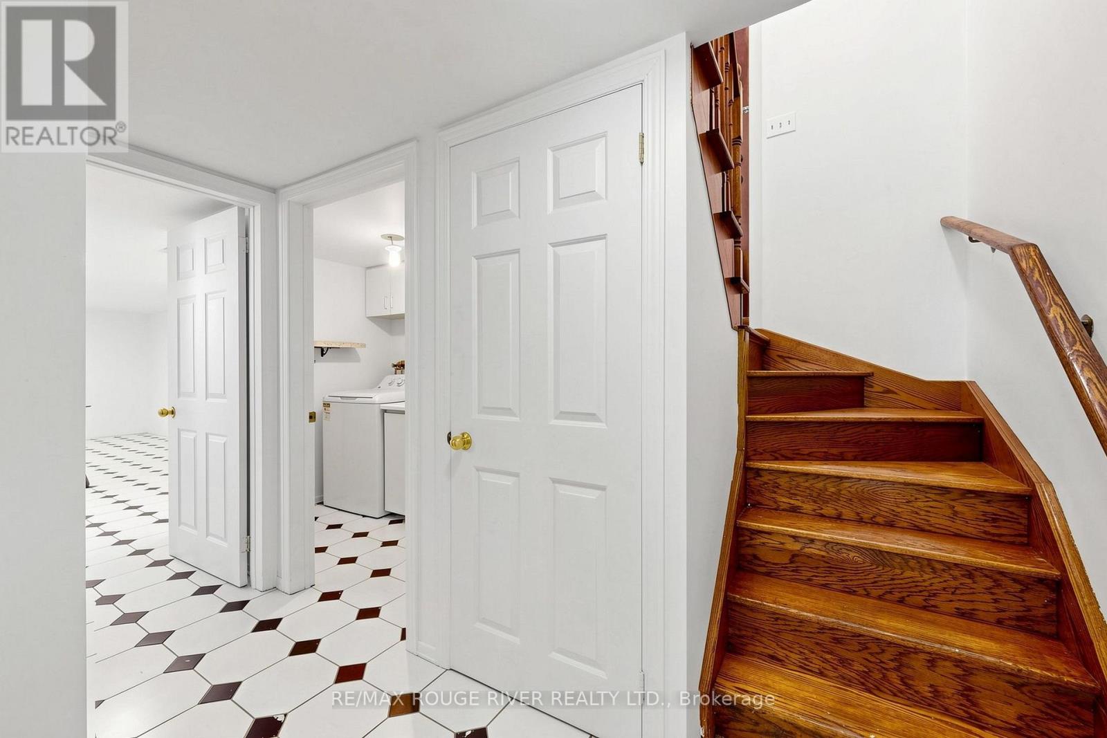 38 LOMBARDY CRESCENT - 28