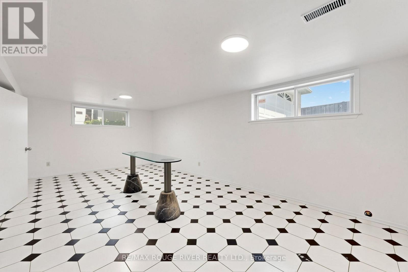 38 LOMBARDY CRESCENT - 29