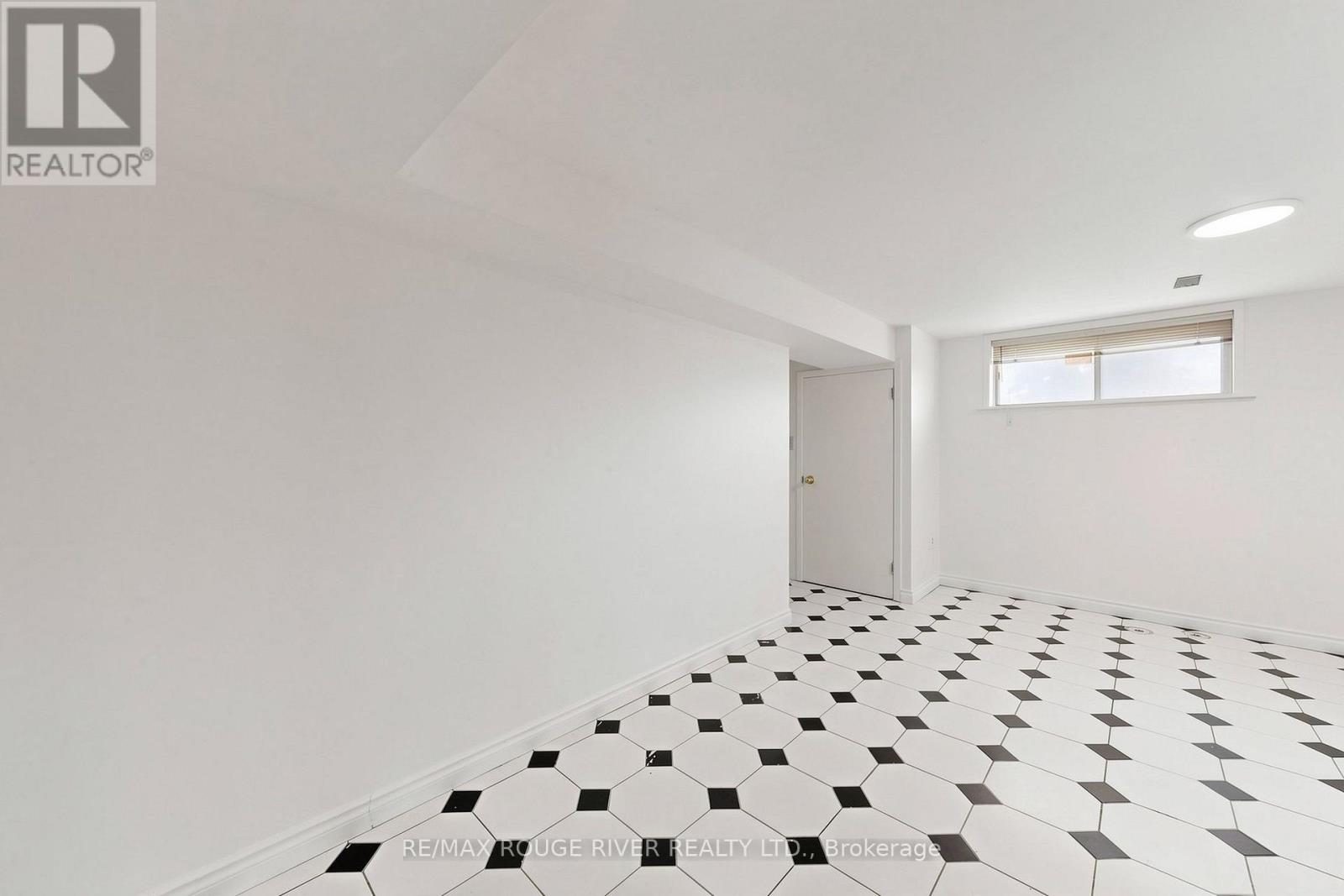 38 LOMBARDY CRESCENT - 36
