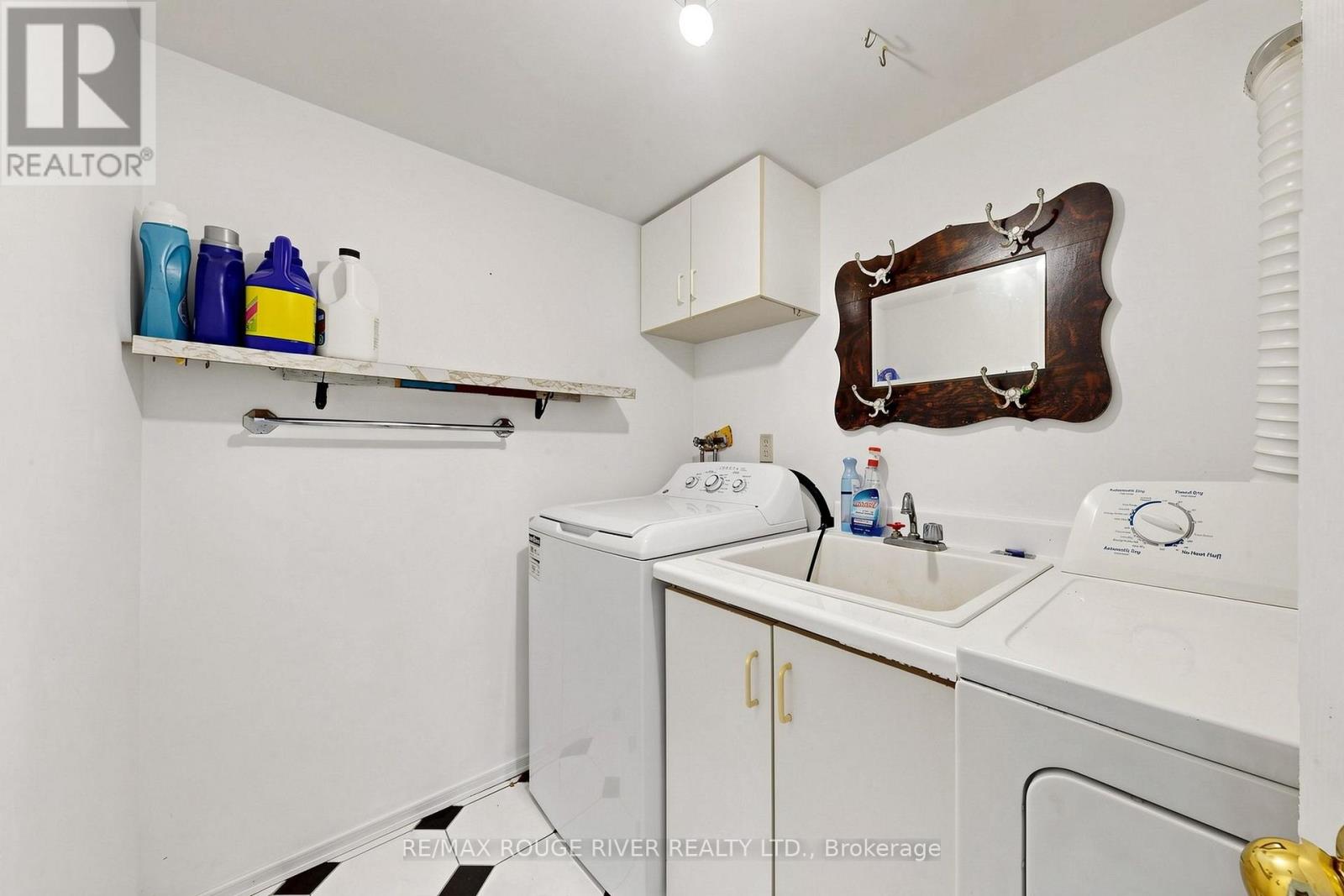 38 LOMBARDY CRESCENT - 40