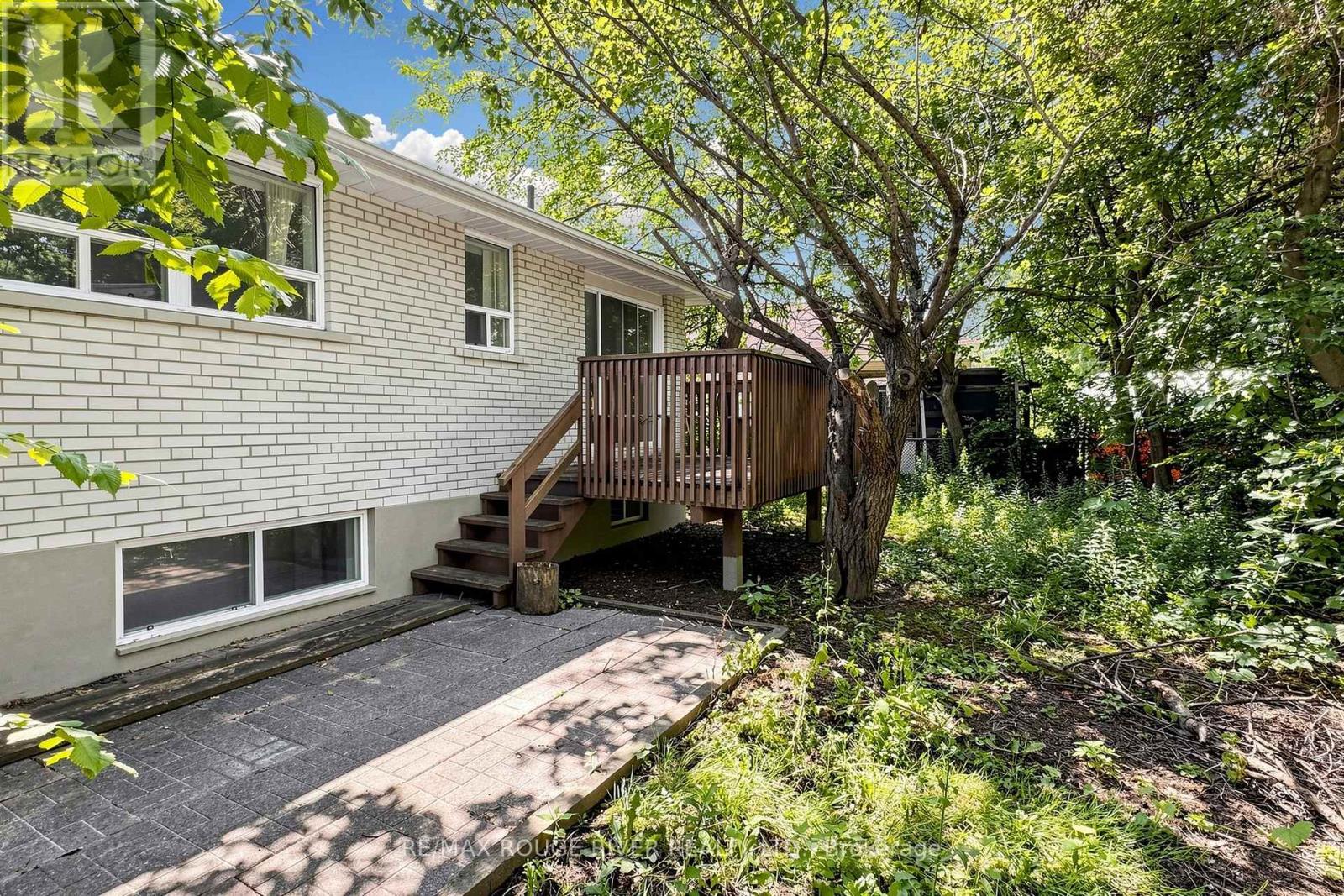 38 LOMBARDY CRESCENT - 43