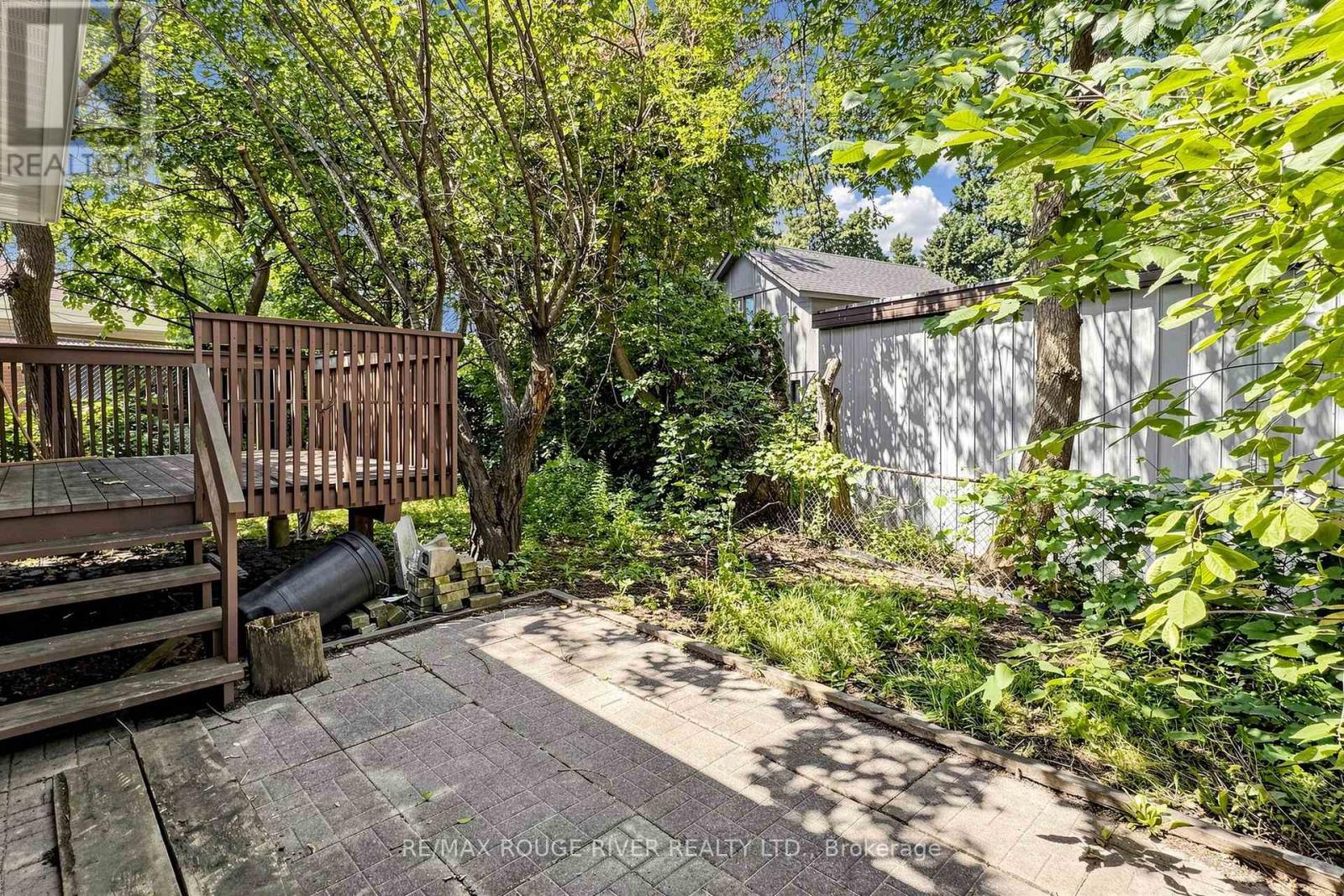 38 LOMBARDY CRESCENT - 44