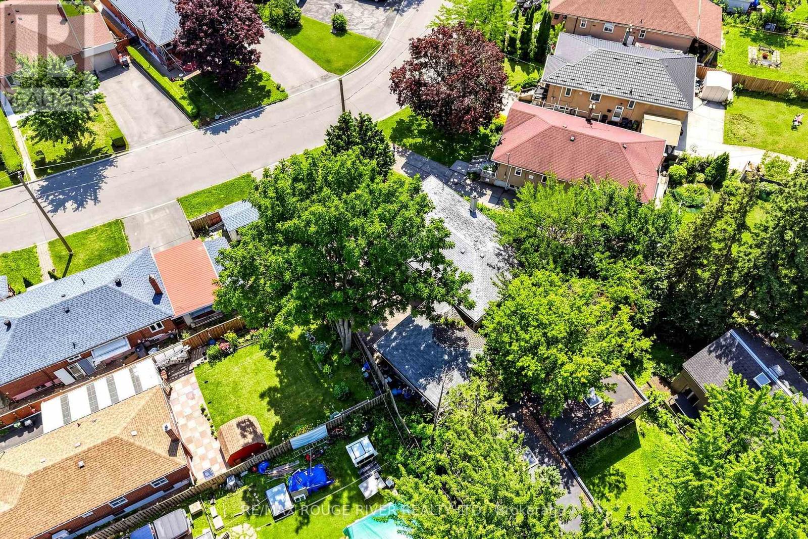 38 LOMBARDY CRESCENT - 49