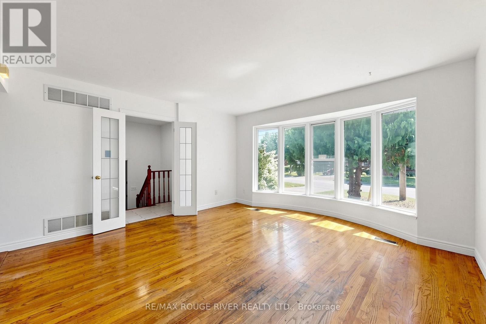 38 LOMBARDY CRESCENT - 5