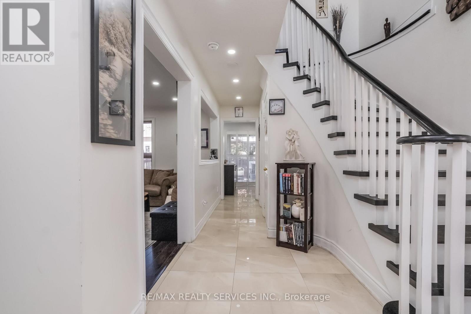 27 COLLEYVILLE STREET - 12