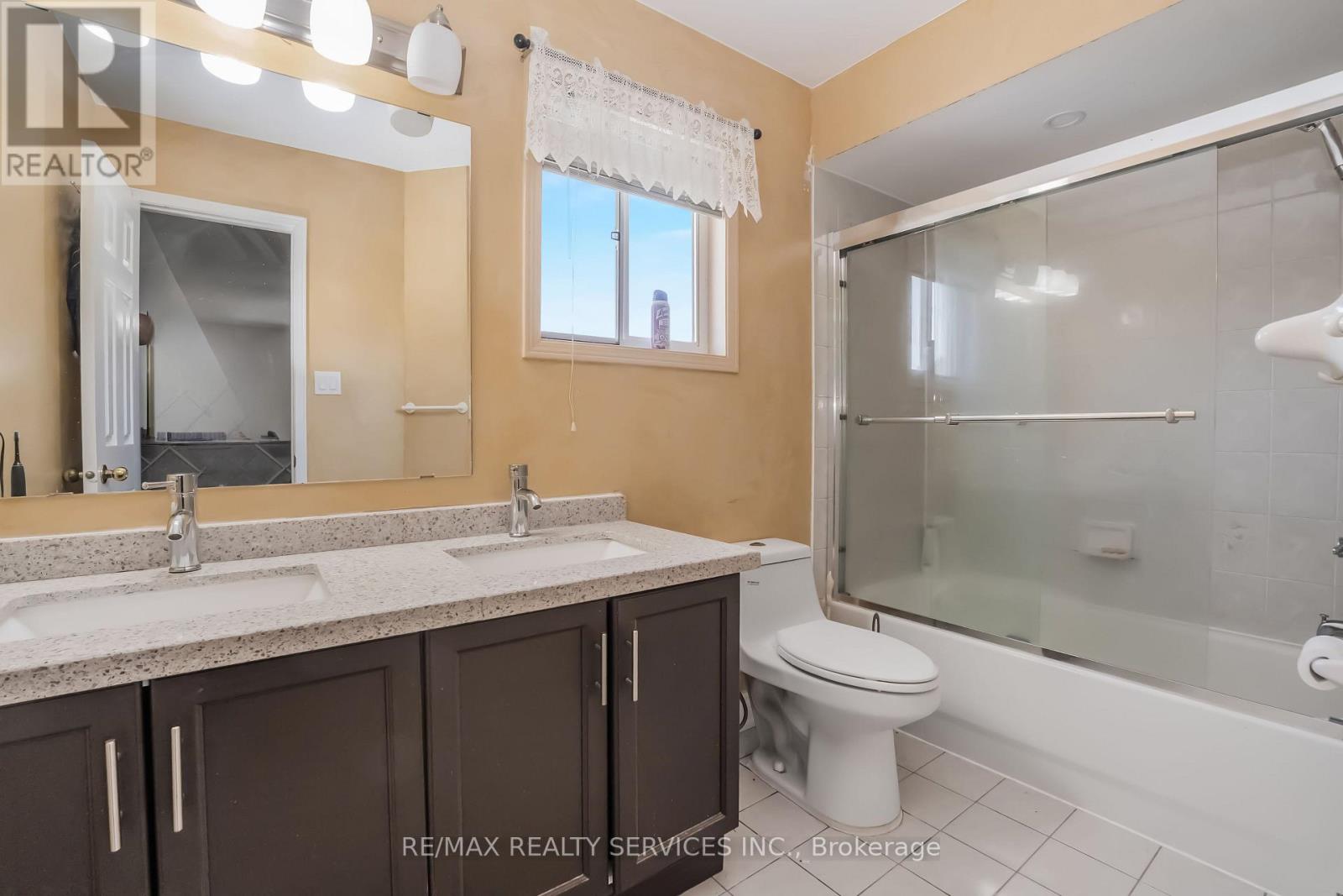 27 COLLEYVILLE STREET - 23