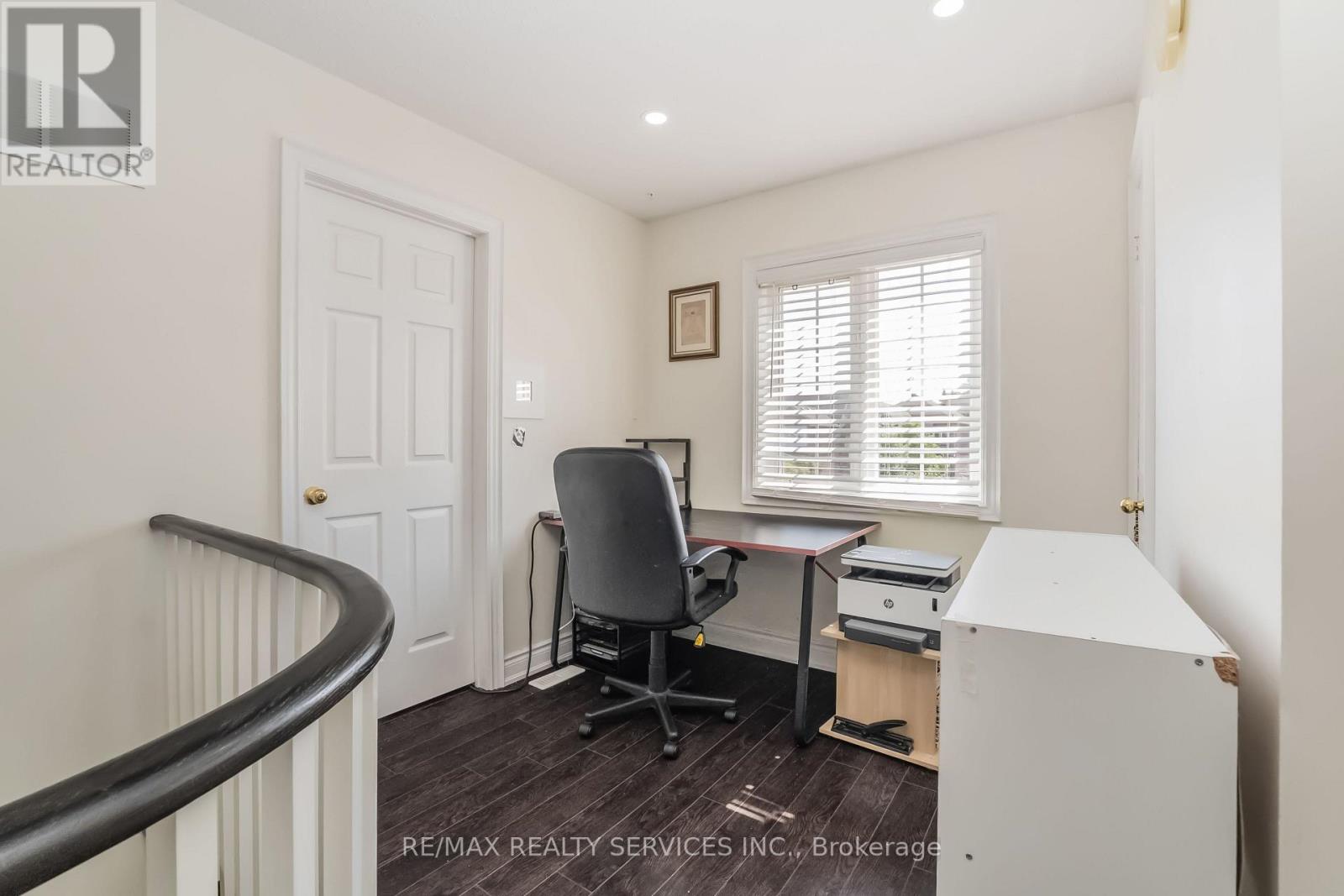 27 COLLEYVILLE STREET - 27