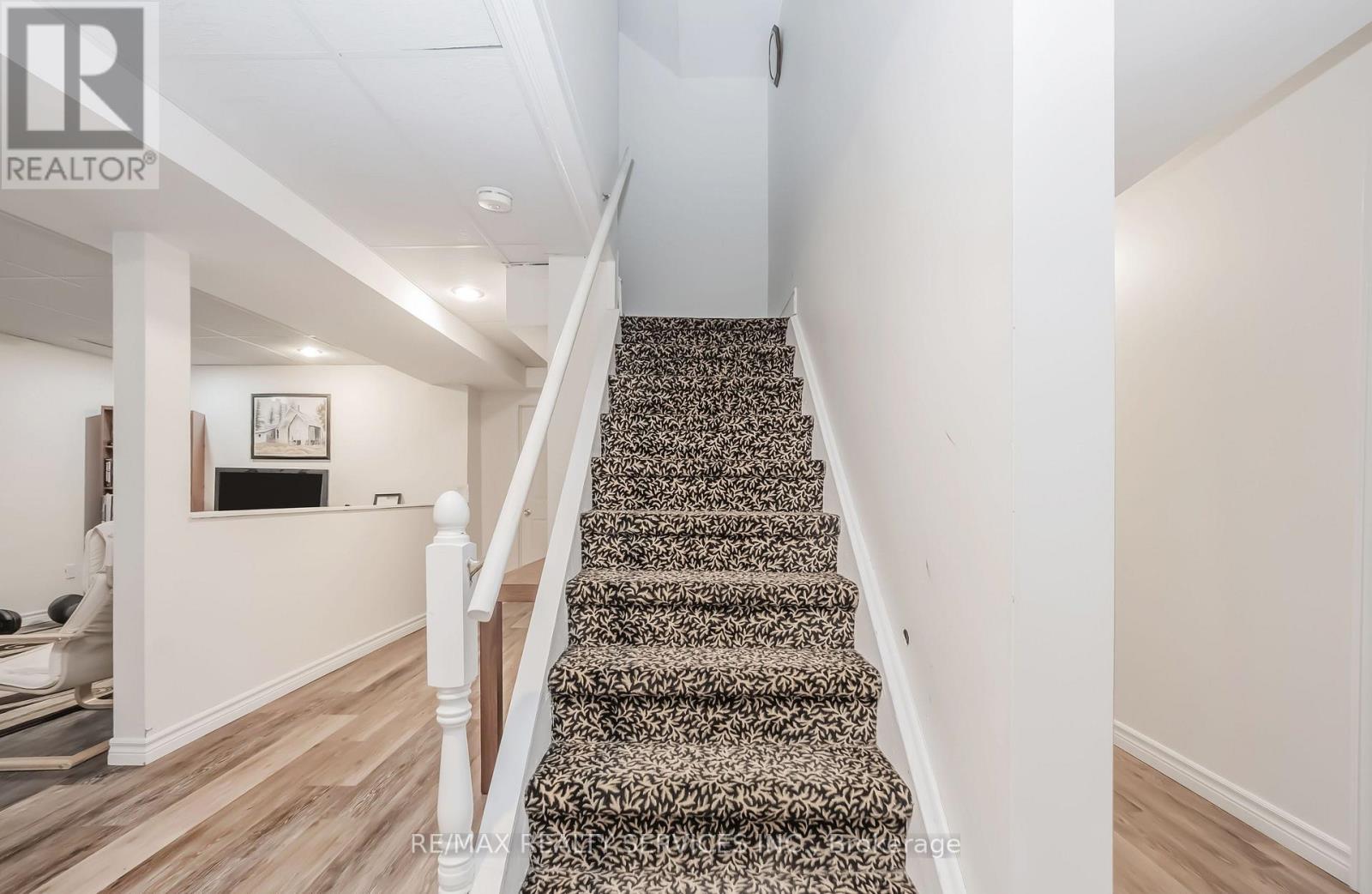 27 COLLEYVILLE STREET - 32