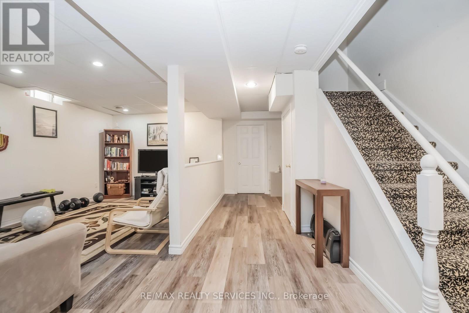 27 COLLEYVILLE STREET - 33