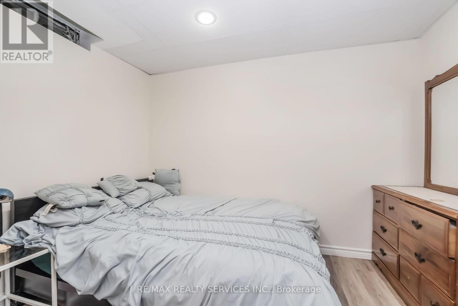 27 COLLEYVILLE STREET - 39