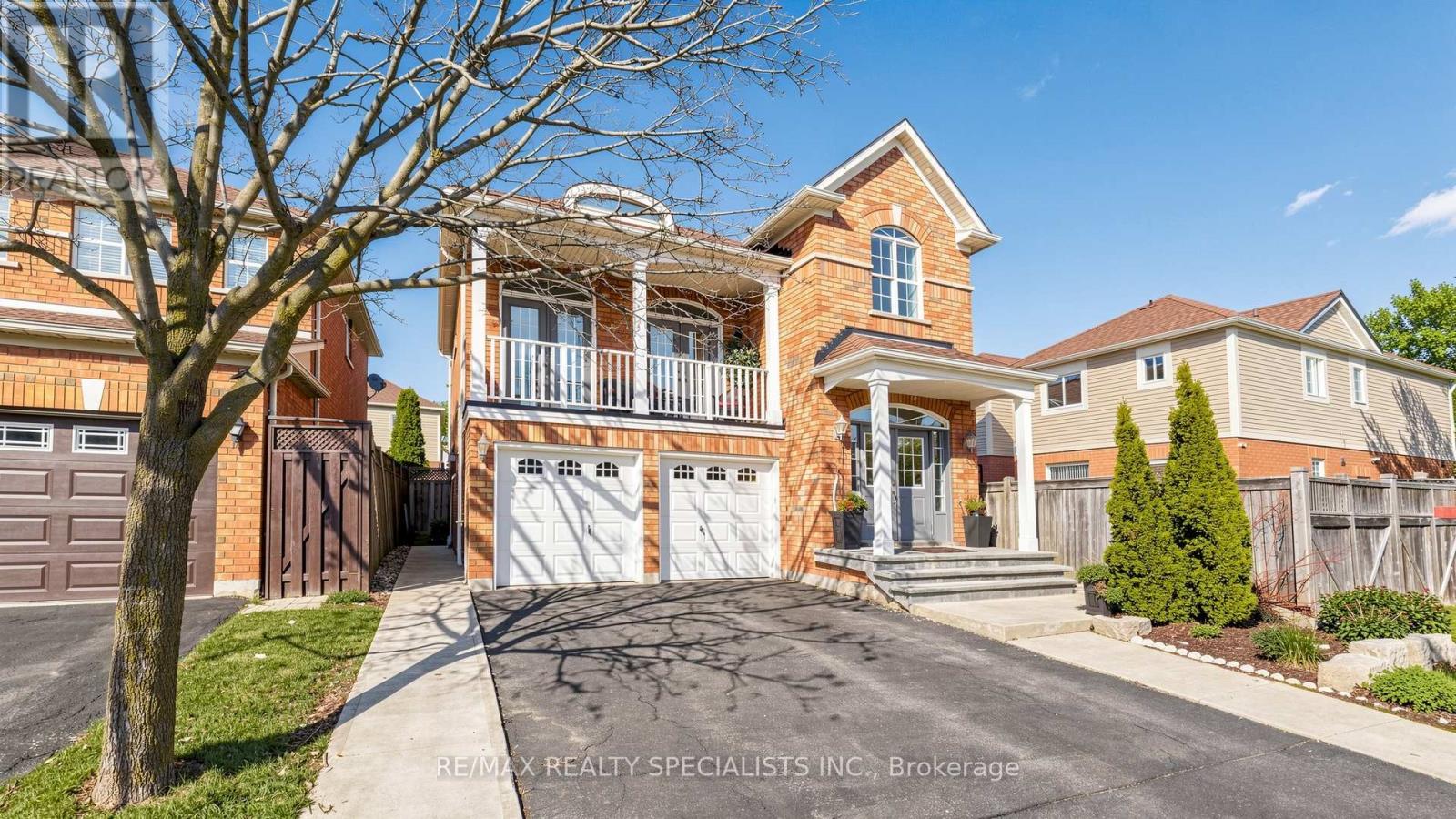 193 QUEEN MARY DRIVE - 1